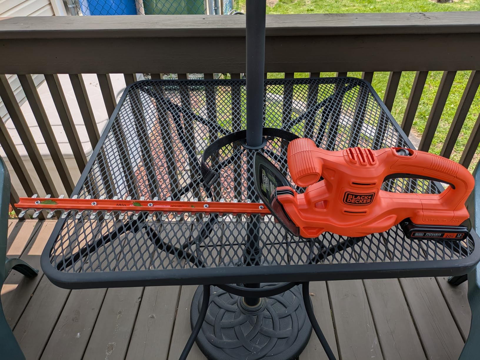 BLACK+DECKER 20V MAX Hedge Trimmer Cordless, 18 inch Blade, (1) Battery and Charger Included, Light Weight Reduced Vibration, Bush Trimmer Hedger (LHT218C1) customer photo 2