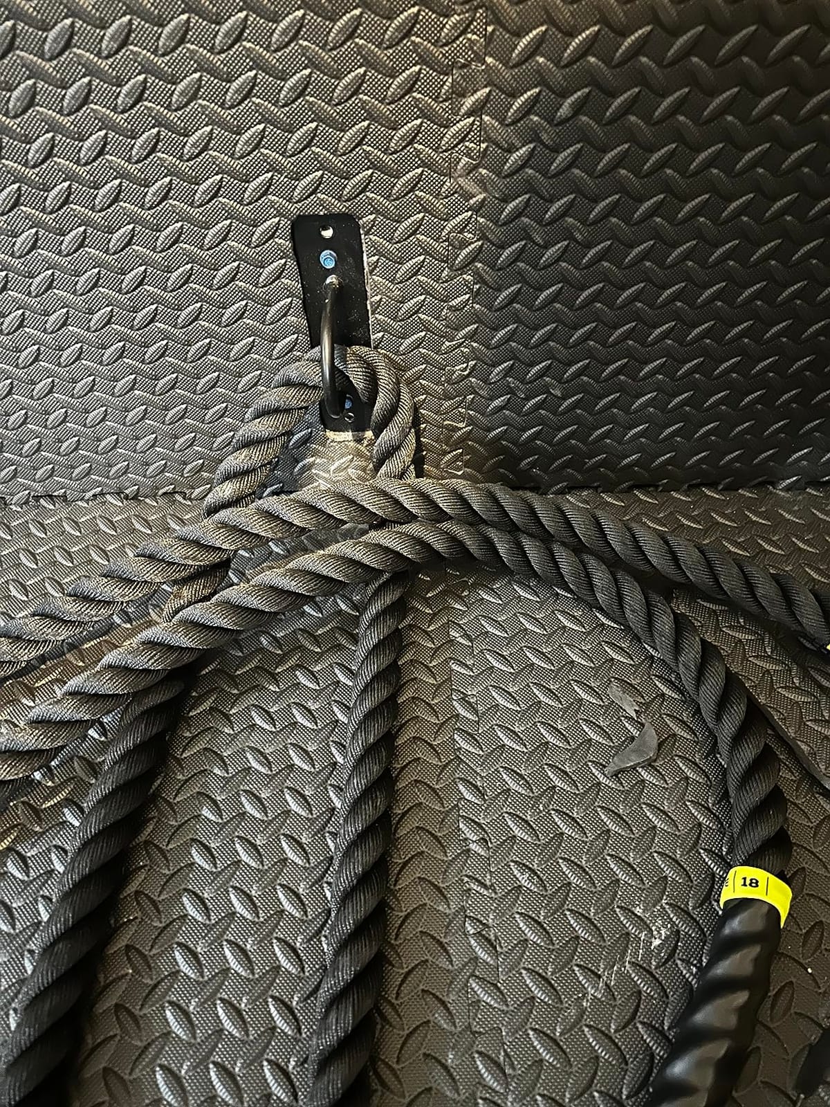 Hipiwe Battle Rope Wall/Ceiling Mount Anchor Bracket for Suspension Straps | Ceiling Hooks For Crossfit Gymnastic Rings, Body Weight Strength Training Systems, Yoga Swings, Boxing Equipment (black) customer photo 1