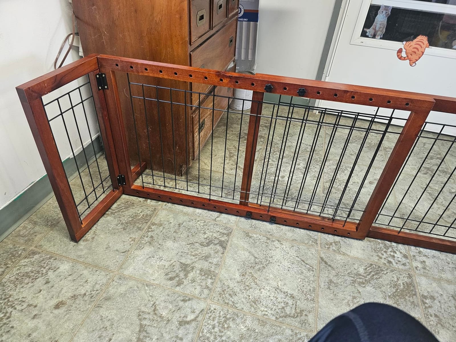 Bonnlo Free Standing Dog Gate, 39