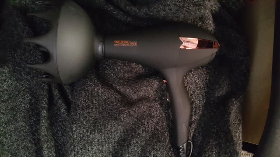 TREZORO Professional Hair Dryer, Ionic Ceramic Tourmaline Technology, 2000W Fast Quiet Drying, with Narrow & Wide Concentrator Nozzles, 3 Heat & 2 Speed Settings, Cool Shot Button, Black customer photo 2