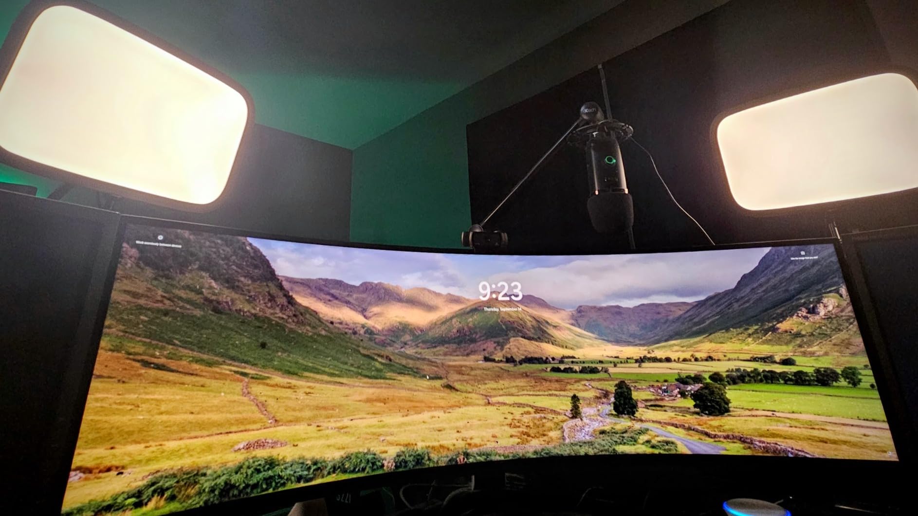 Elgato Key Light, Professional 2800 Lumens Studio Light | Wi-Fi enabled app control, 2900-7000K color temperature, 160 OSRAM LEDs, Opal glass diffusion, Desk clamp included customer photo 1