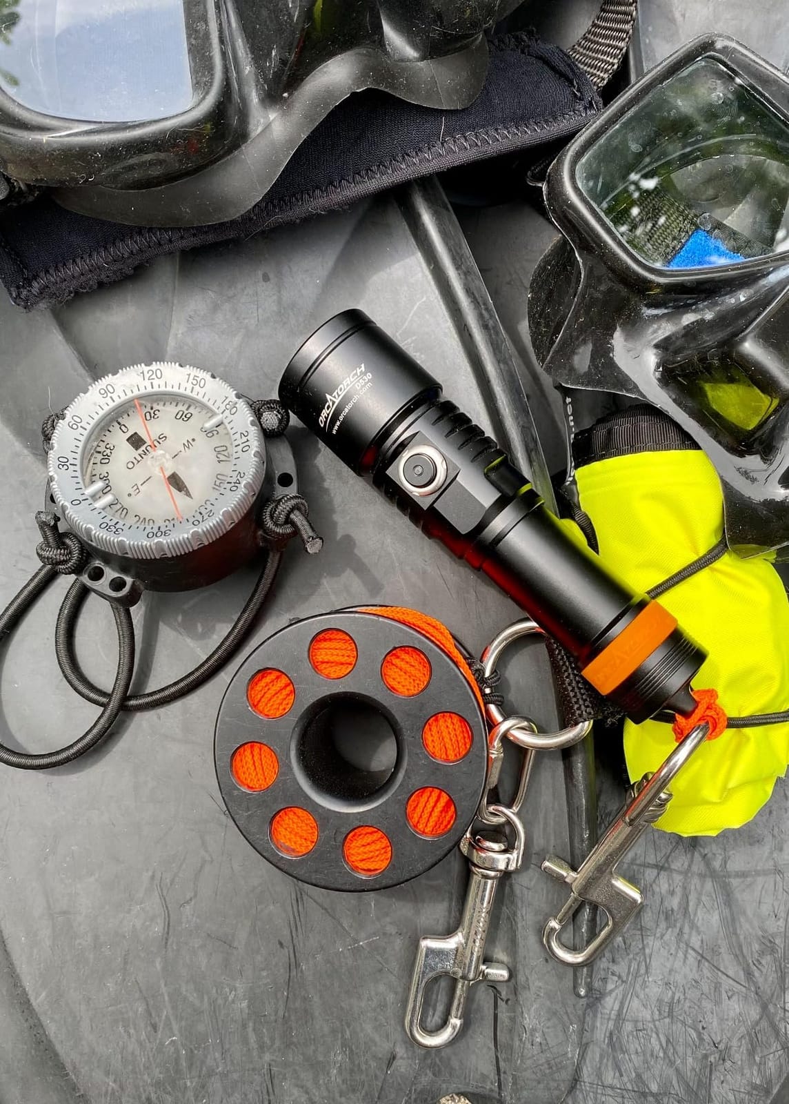 ORCATORCH D530 1500 Lumens Scuba Dive Light with 6500K Cold White Light | 3 Modes (High/Low/SOS), 7° Narrow Beam for Deep Penetration, IP68 Waterproof, Ideal for Night Diving & Technical Diving customer photo 1