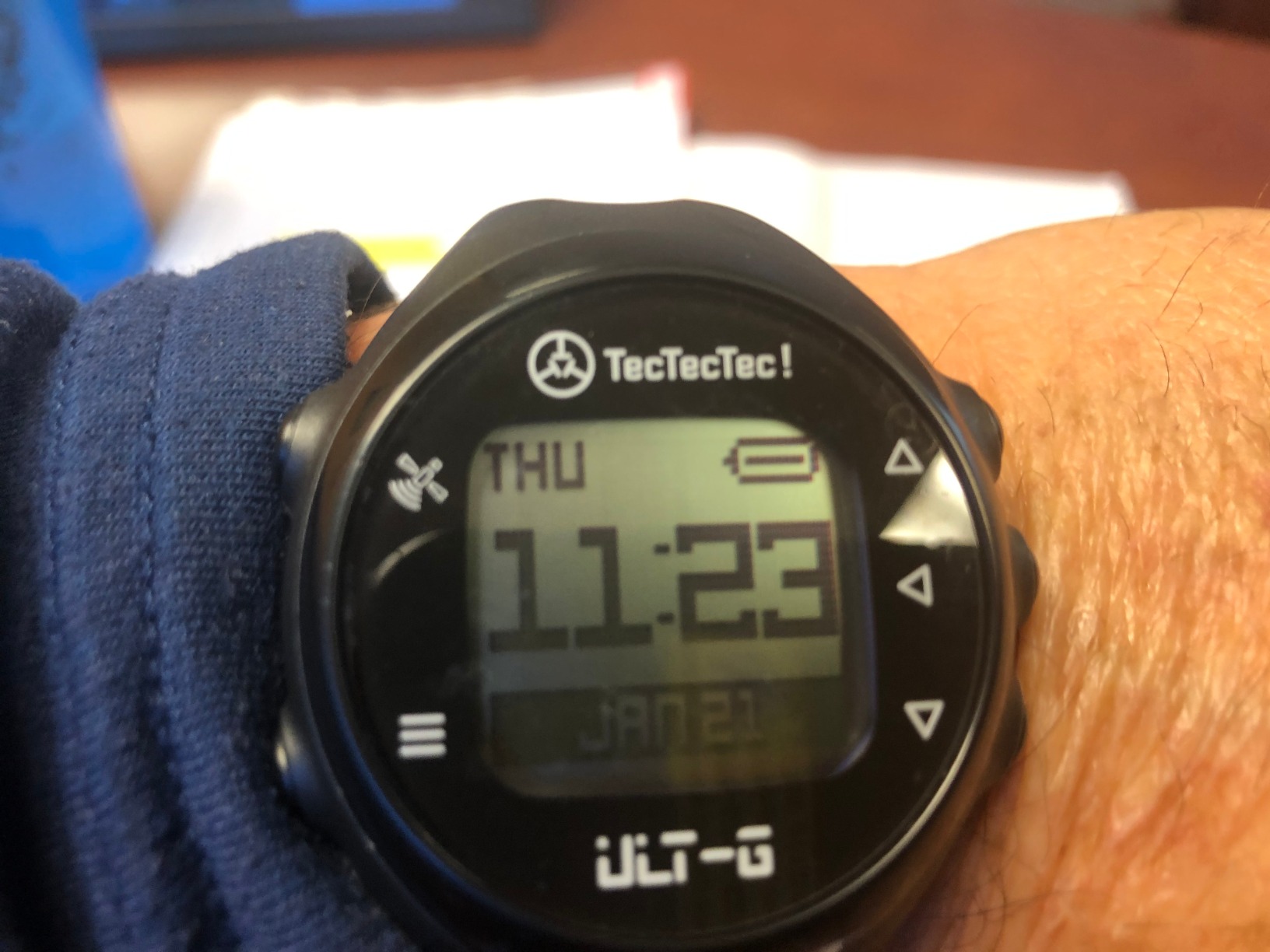 TecTecTec ULT-G Golf GPS Watch - Simple & Easy Distance Watch, No App Required on Course, Front/Back/Middle Distances, 38,000+ Courses Preloaded, Lightweight & Water-Resistant - Black customer photo 1