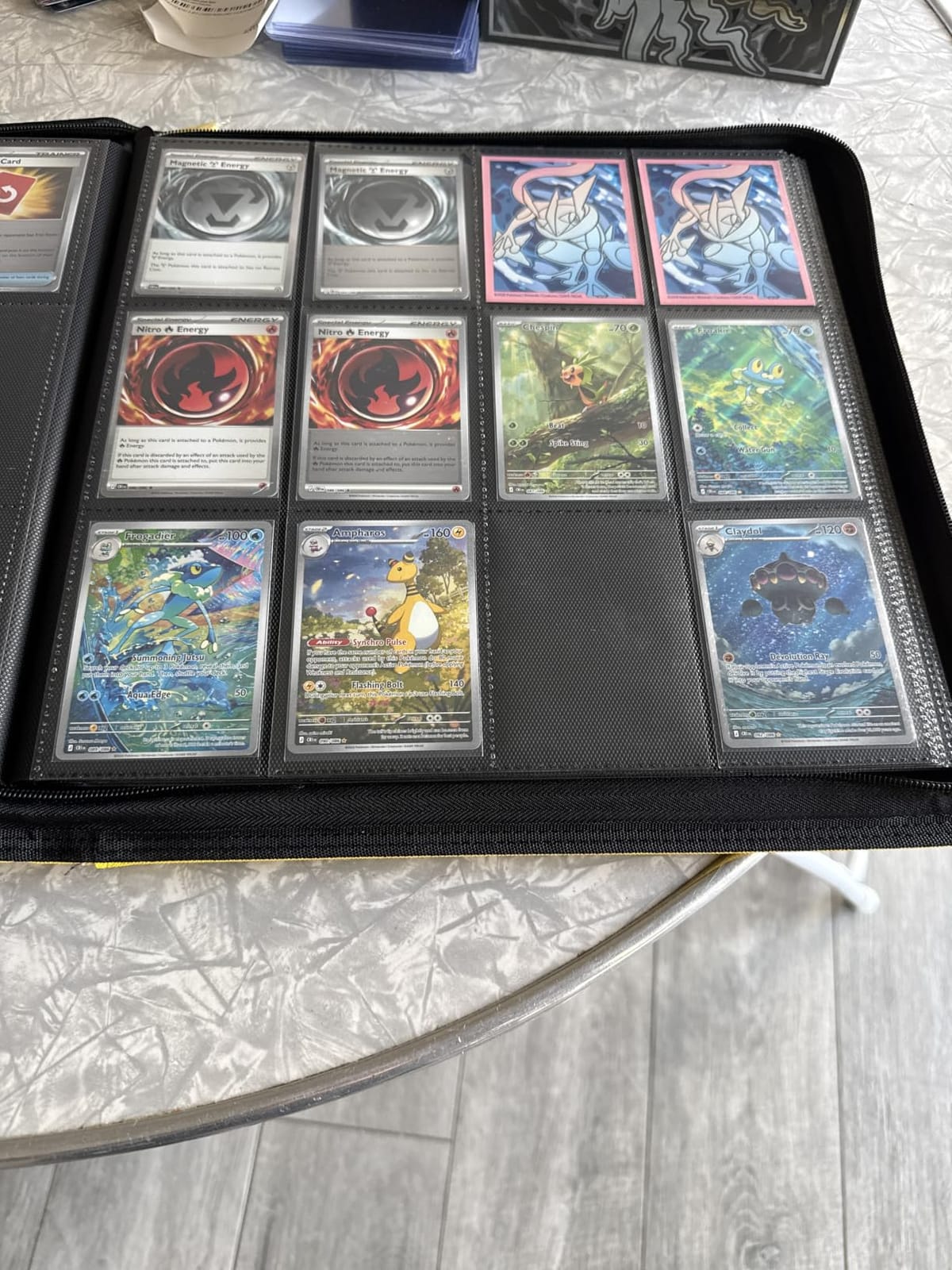 Vault X 12 Pocket Zip Trading Card Binder 480 Cards Exo-Tec (Black) customer photo 1