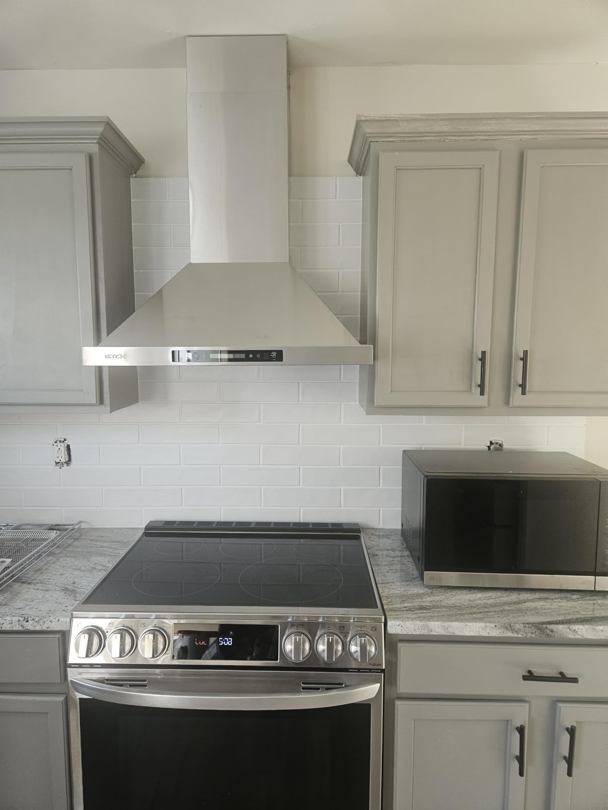 IKTCH 30-inch Wall Mount Range Hood 900 CFM Ducted/Ductless Convertible, Kitchen Chimney Vent Stainless Steel with Gesture Sensing & Touch Control Switch Panel, 2 Pcs Adjustable Lights (IKP02-30'') customer photo 1