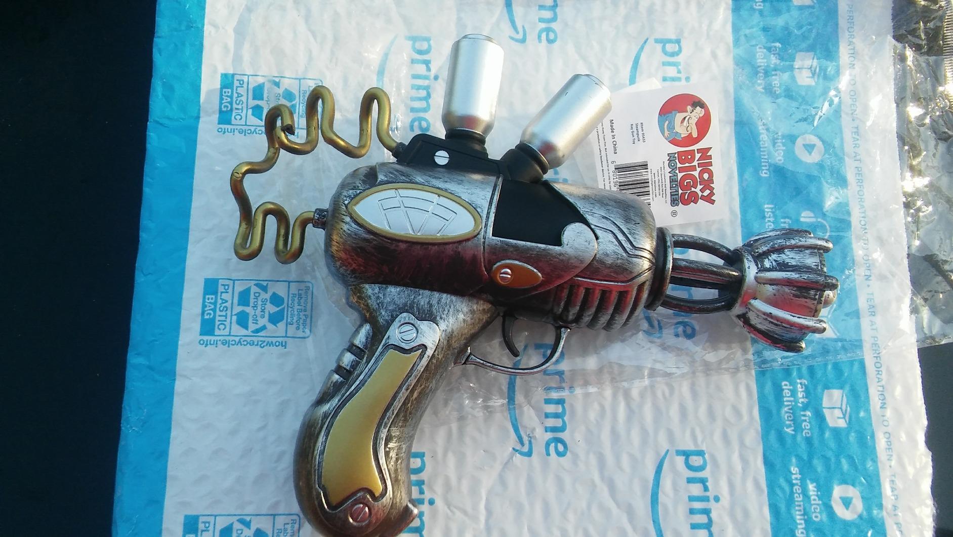Nicky Bigs Novelties Ray Gun Prop, Plastic Space Pirate Gun, Fake Raygun, Steampunk Guns, Halloween Costume Accessory Props customer photo 1