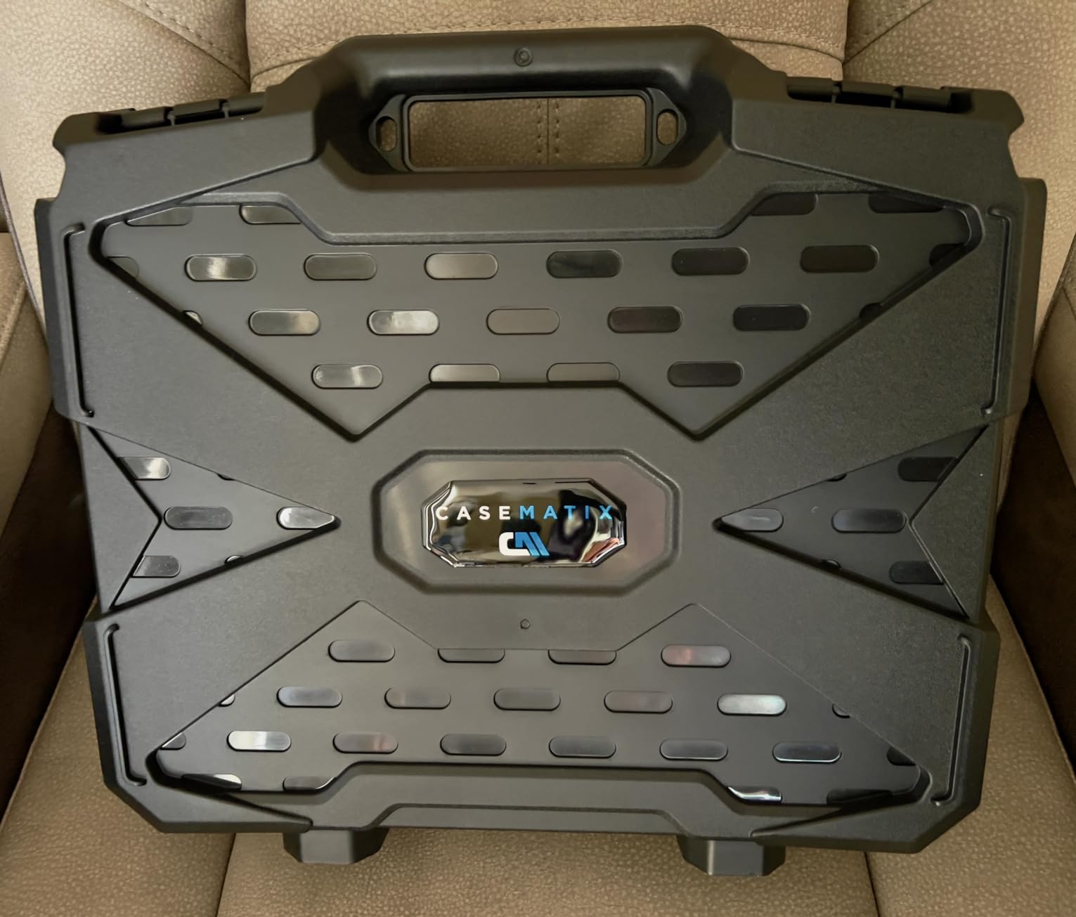 CASEMATIX Hard Shell VR Travel Case for Meta Quest 3S, 3 & 2 Headsets - Protective Carrying Case with Custom Compartments for Controllers, Cables & VR Accessories customer photo 1