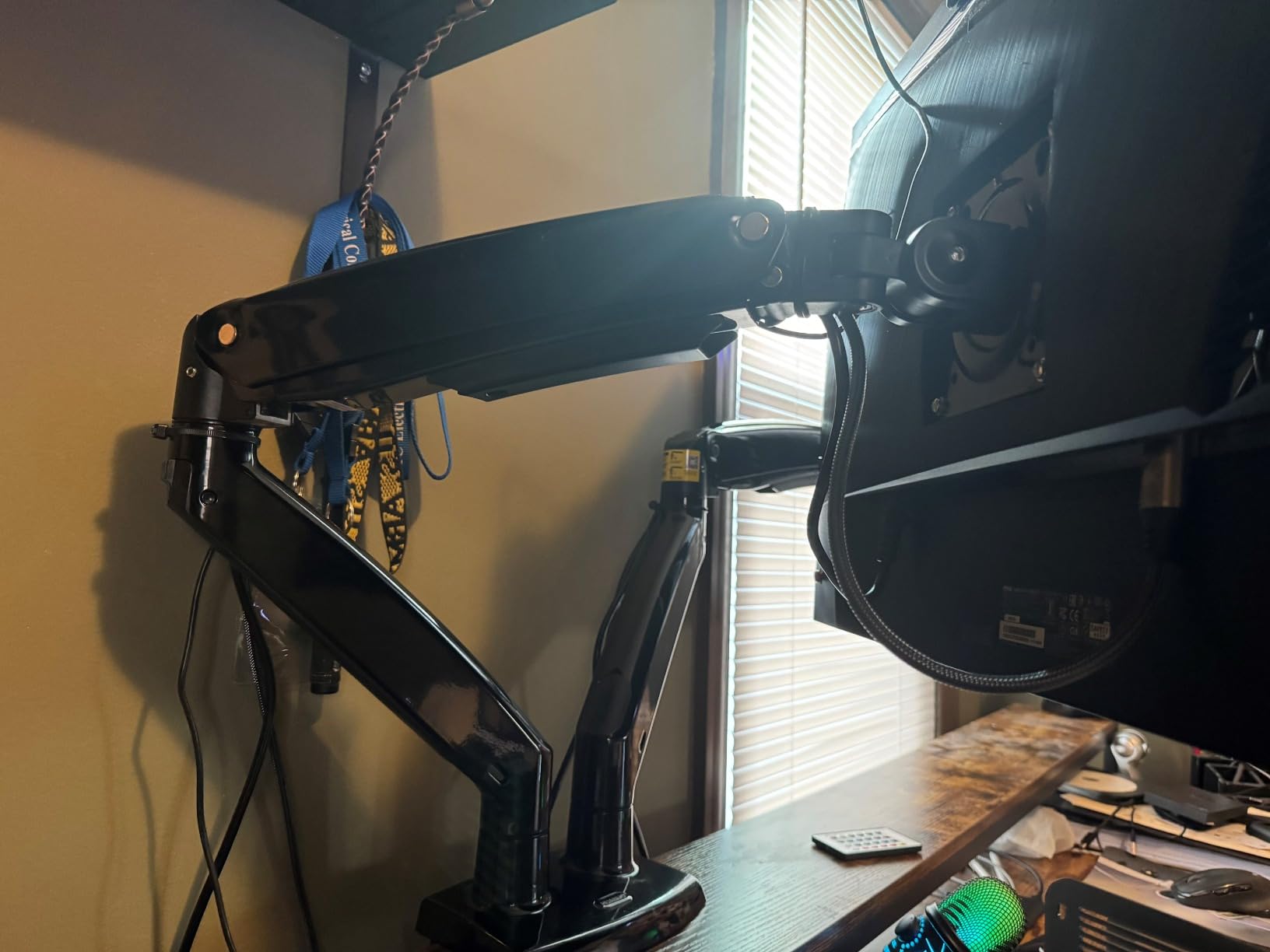 HUANUO Dual Monitor Stand for 13-40 inch, Premium Dual Monitor Mount with USB, Height Adjustable Monitor Stand for 2 Monitors, VESA Mount with Clamp/Grommet Base, Holds 26.4lbs per Arm, HNDS7 customer photo 2