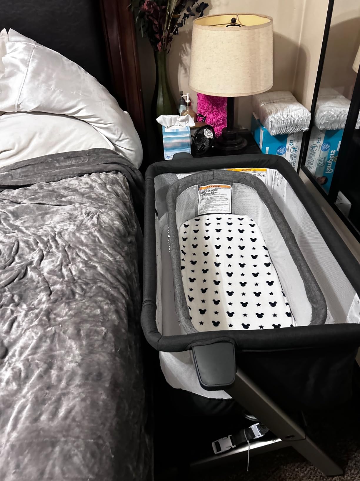 Dream On Me Skylar Bassinet and Bedside Sleeper, Adjustable Heights, Breathable Mesh Sides, Plush Mattress Pad, Wheels with Safety Locks & Tool-Free Assembly, Compact Fold & Travel Bag - Grey customer photo 2