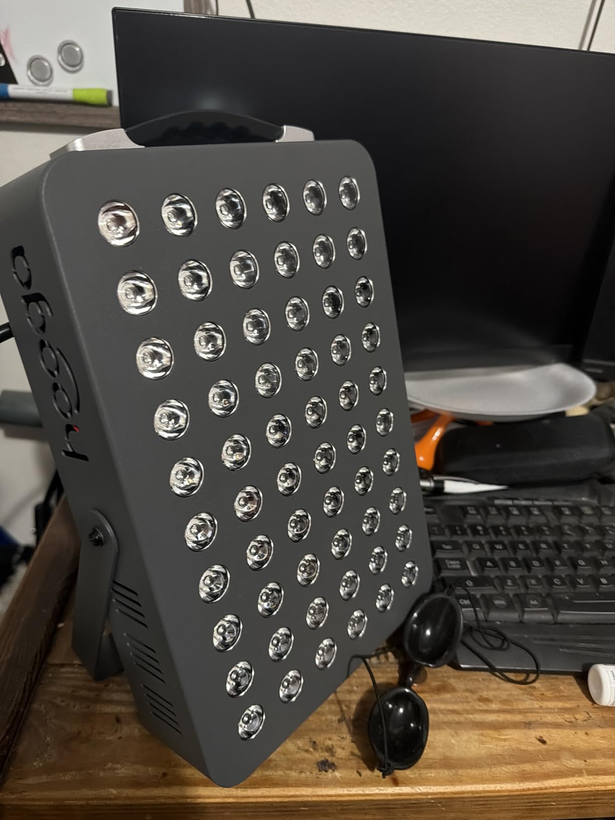 Hooga HG1500 Full Body Red Light Therapy Panel, 300 LEDs, 660nm Red & 850nm Near-Infrared Light, Built-in Timer, Door Hanging Kit customer photo 1