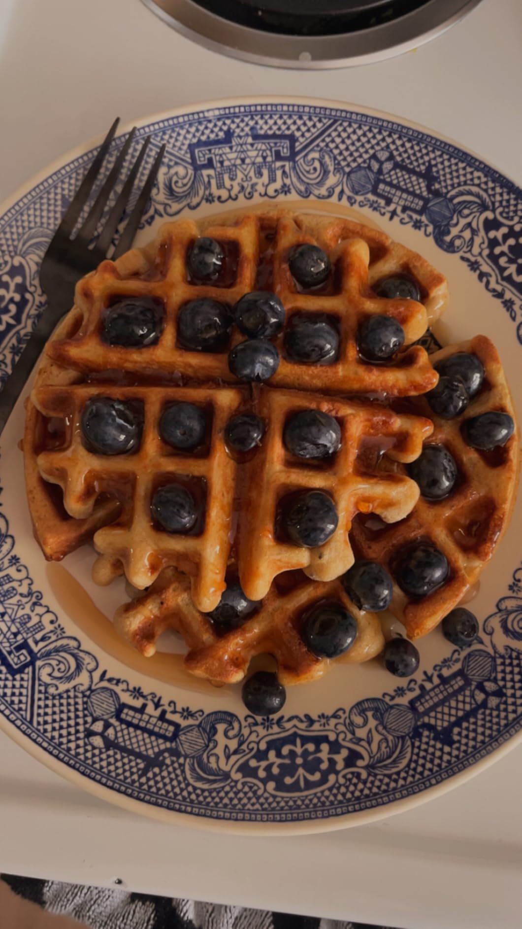 Hamilton Beach Double Flip Belgian Waffle Maker | Makes 2 Waffles At Once | Removable Dishwasher-Safe PFAS-Free Nonstick Plates | Indicator Lights | Black | 26201MN customer photo 2