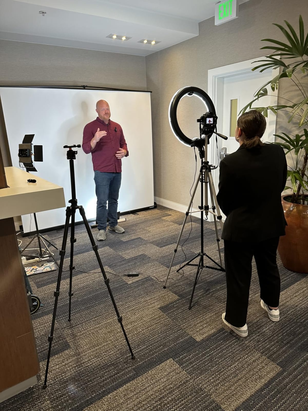 FUDESY 74x76in Collapsible Green Screen, Portable Chroma Key Panel Backdrop with Stand, Wrinkle-Resistant Fabric, Pull-Up, for Streaming, Video Conference customer photo 2