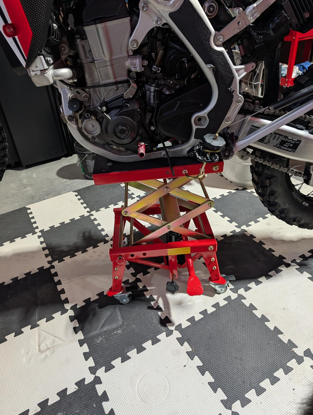 VIVOHOME 350 Lbs Heavy Duty Hydraulic Motorcycle Lift Jack | ATV Dirt Bike Foot Operated Scissor Stand Table with 4 Wheels and Removable Stopper, Red customer photo 1