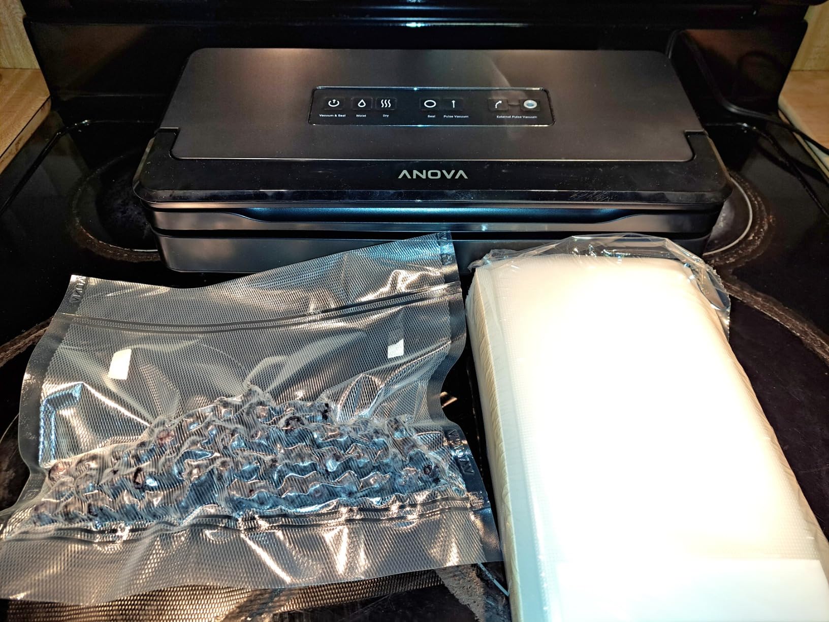 Anova Culinary Precision Vacuum Sealer Pro, Includes Large Bag Roll (19ft), Wet & Dry Dual Food Vacuum Sealer Machine for Sous Vide and Long-Term Storage, 2-Year Warranty customer photo 2