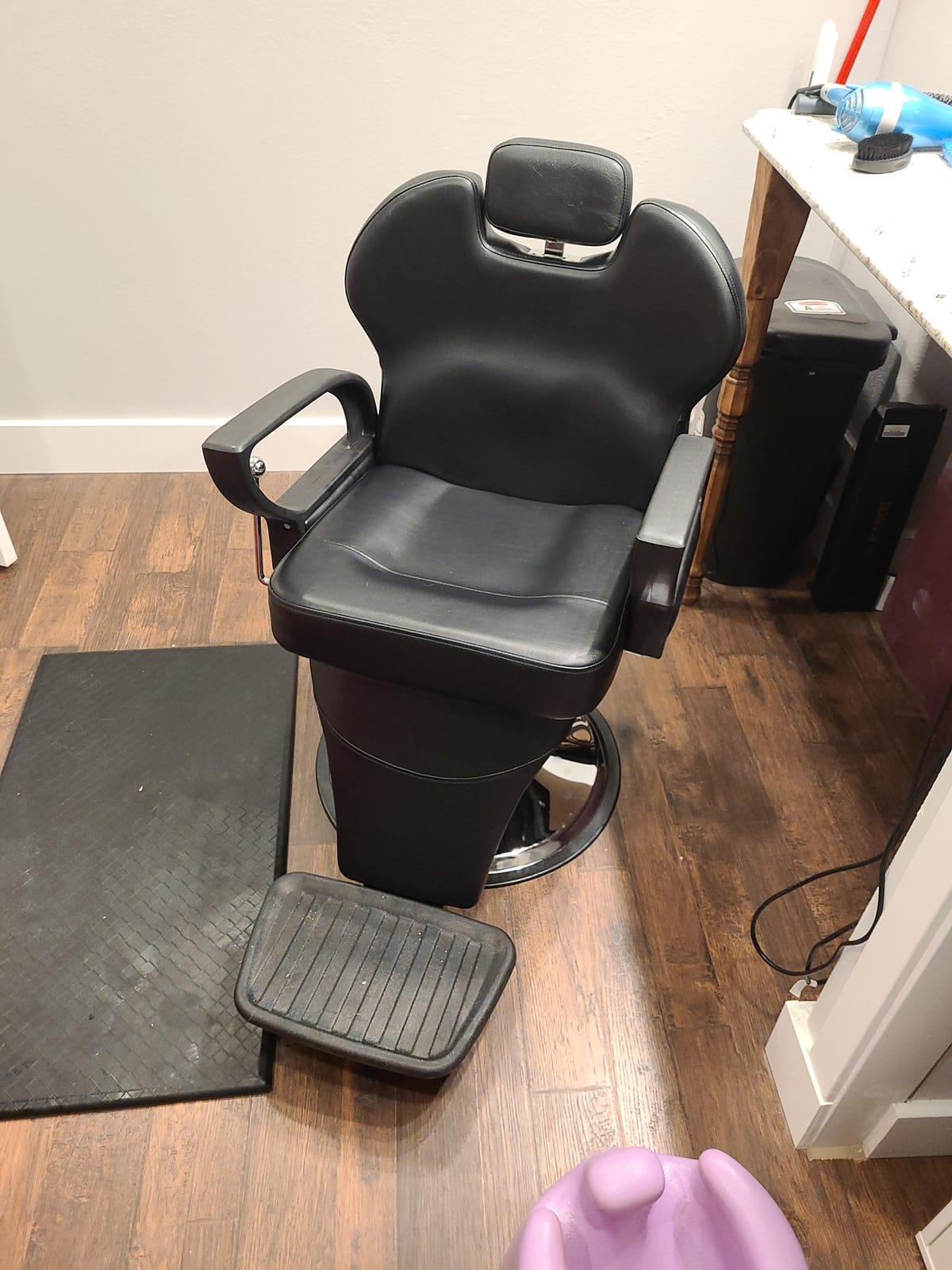 Artist hand Barber Chair Reclining Salon Chair for Hair Stylist, Black | Heavy Duty Hydraulic Pump, Comfortable, Adjustable Height, Headrest and Footrest, 360° Swival with Lock, for Barbershop Home customer photo 1