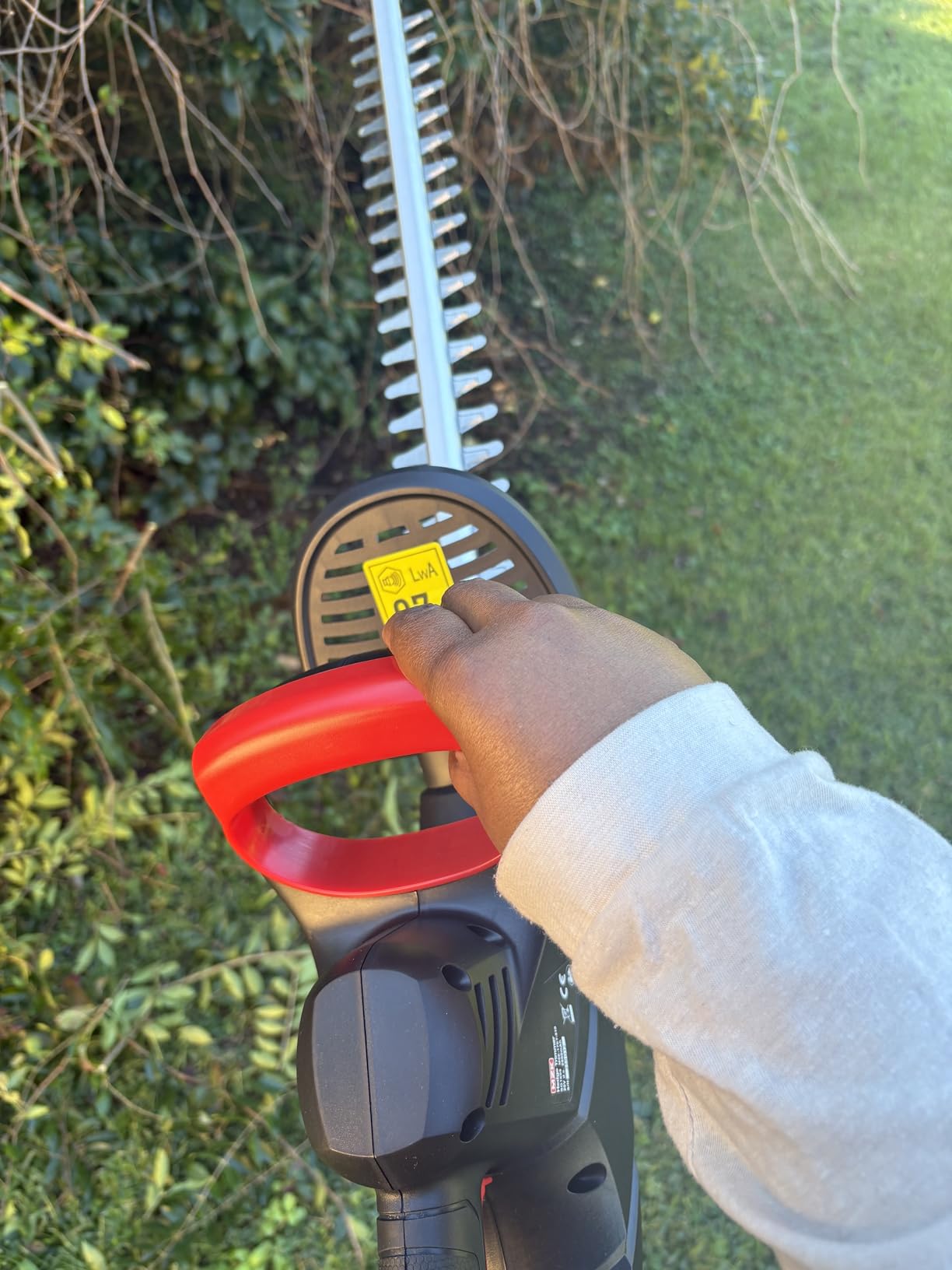 MZK 22'' Cordless Hedge Trimmer, 20V Bush Trimmer, Handheld Hedge Cutter, Grass Shrub Trimmer, Lightweight & Compact Trimmer(2 * 4.0Ah Battery & Charger Included) customer photo 2