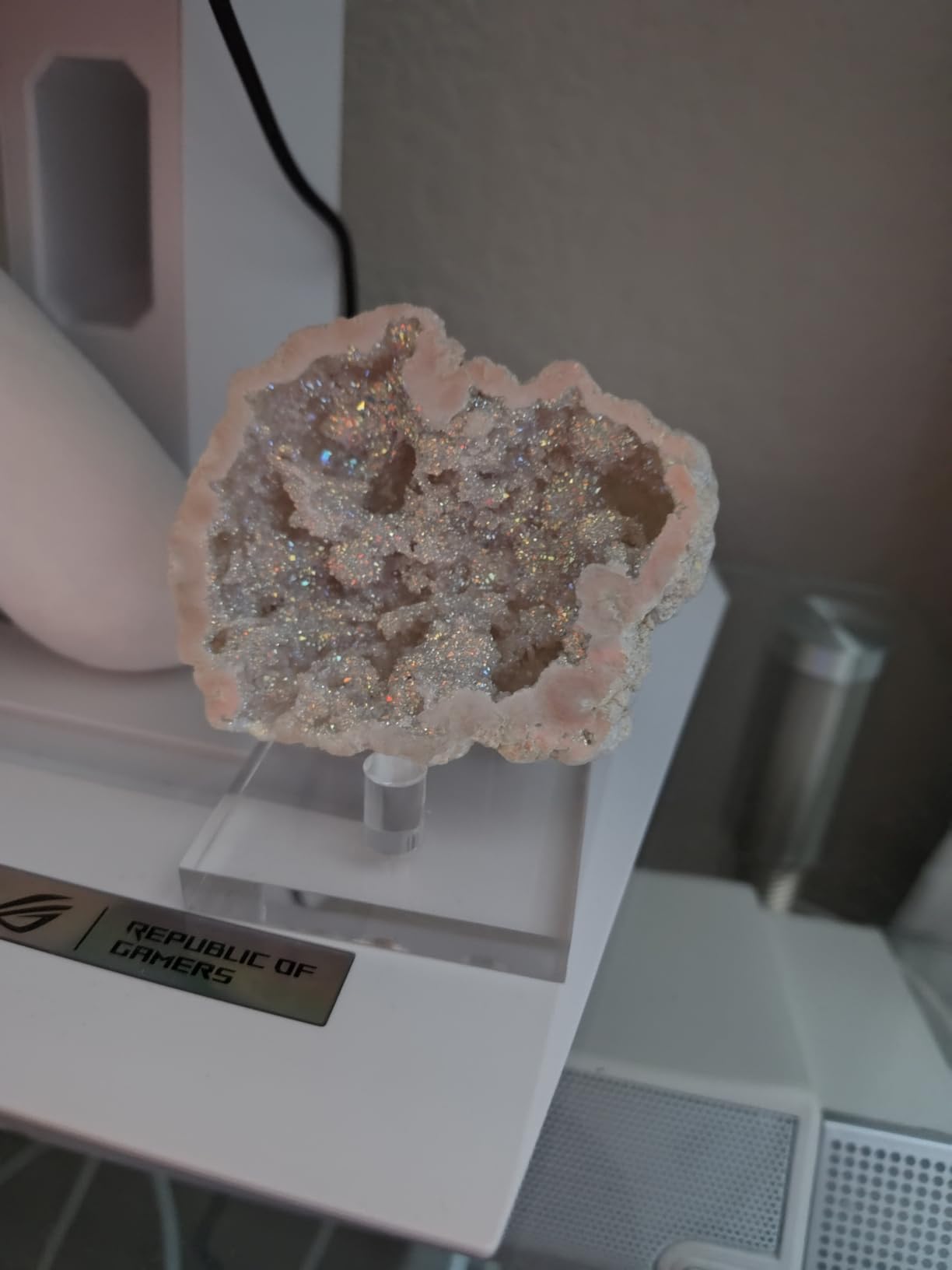 Hipiwe Clear Acrylic Display Stand - 4 Packs Three-Peg Rock Holder Easel | Small Display Holders for Fossil Coral Geodes Rock Mineral Agate Small Collectibles customer photo 1
