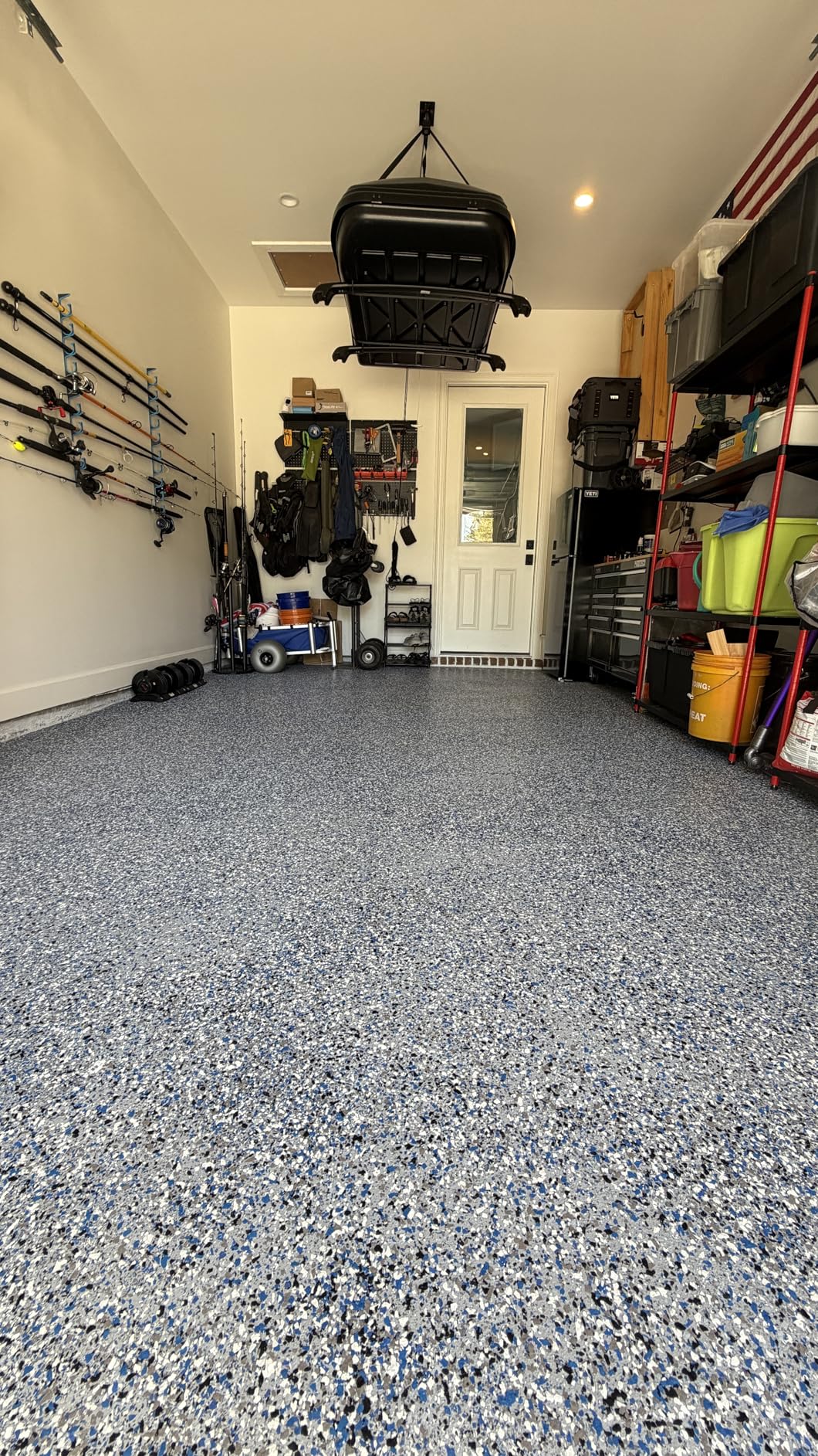 Rust-Oleum 365186 EPOXYSHIELD Garage Floor Coating Kit, 2.5 Car, Gloss Dark Gray customer photo 2