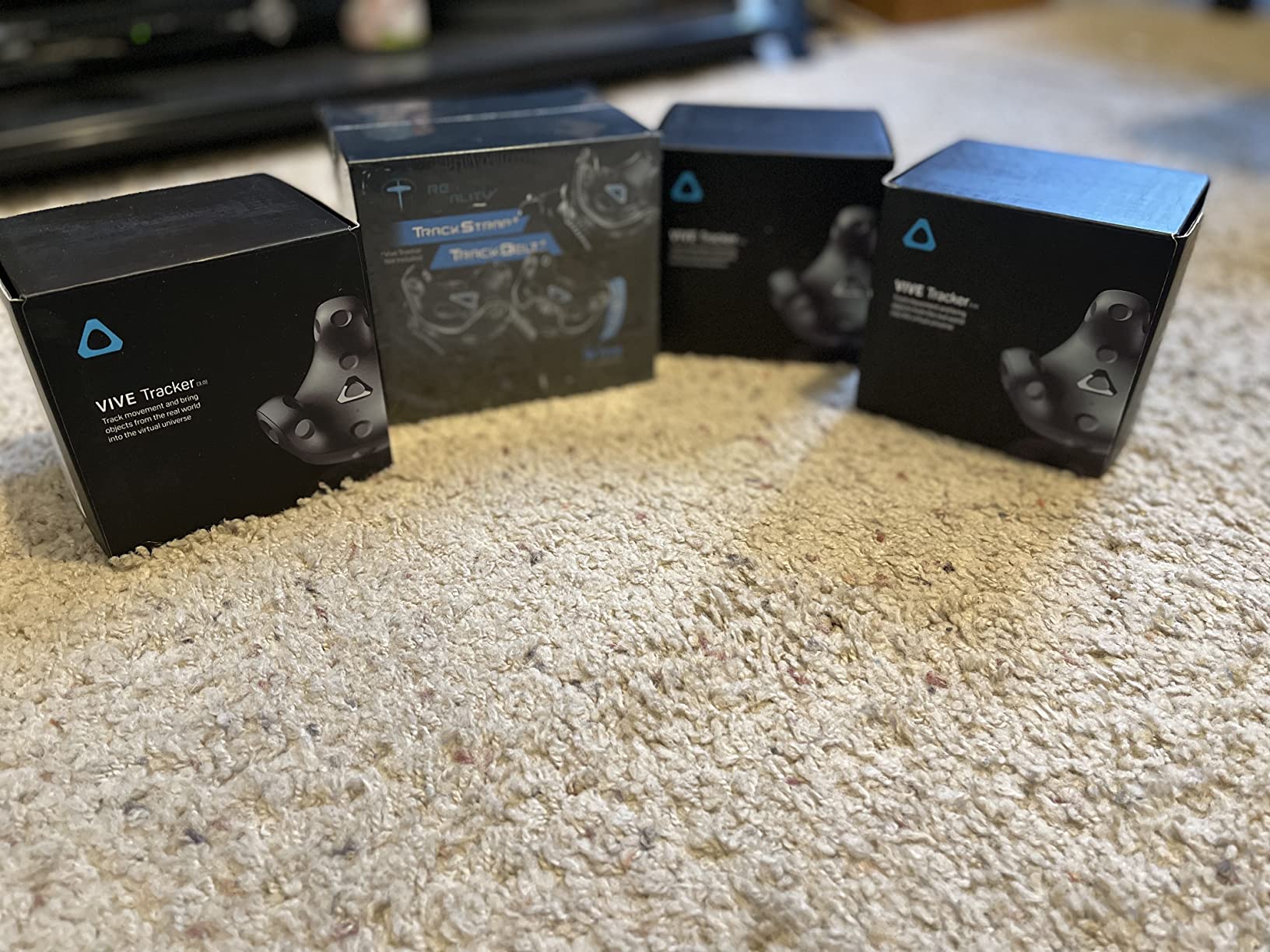 HTC VIVE Tracker (3.0) - Full-Body Tracking for SteamVR, VRChat, Motion Capture | VIVE Tracker 3.0 with USB-C and Dongle Cradle customer photo 1