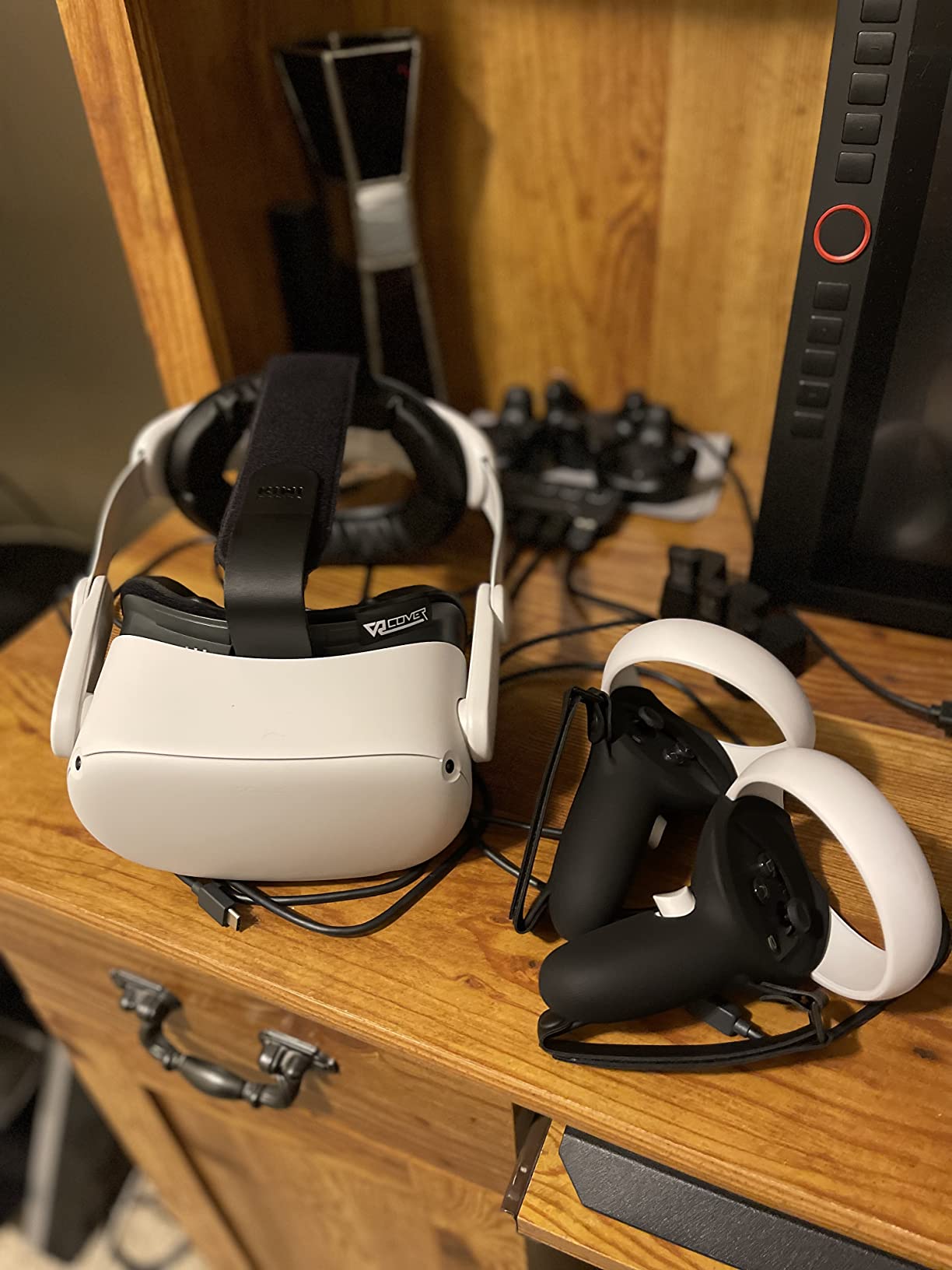 HTC VIVE Tracker (3.0) - Full-Body Tracking for SteamVR, VRChat, Motion Capture | VIVE Tracker 3.0 with USB-C and Dongle Cradle customer photo 2