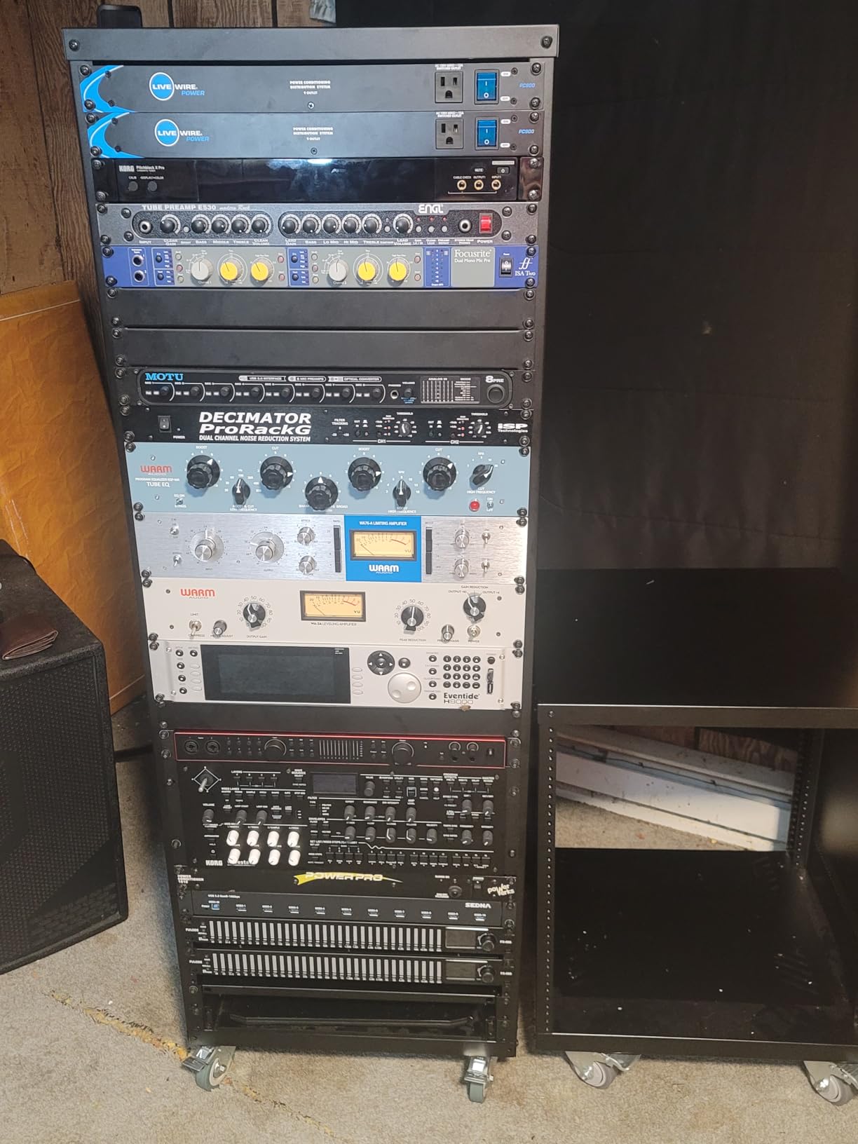 AxcessAbles 22U 19-Inch Rolling IT Server Rack 550LB Heavy Duty Open Frame with Removable Side Panels Large 3-Inch Locking Casters for Servers Networking and Rackmount Gear Includes 5mm and 6mm Screws customer photo 1