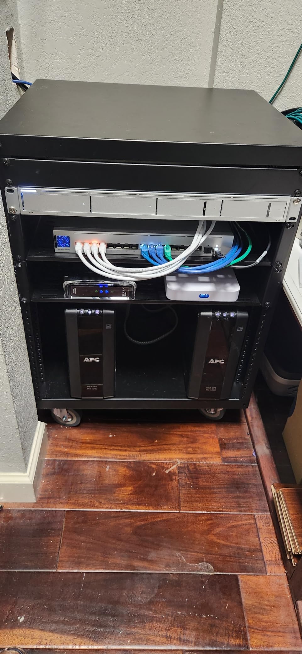 AxcessAbles 22U 19-Inch Rolling IT Server Rack 550LB Heavy Duty Open Frame with Removable Side Panels Large 3-Inch Locking Casters for Servers Networking and Rackmount Gear Includes 5mm and 6mm Screws customer photo 2