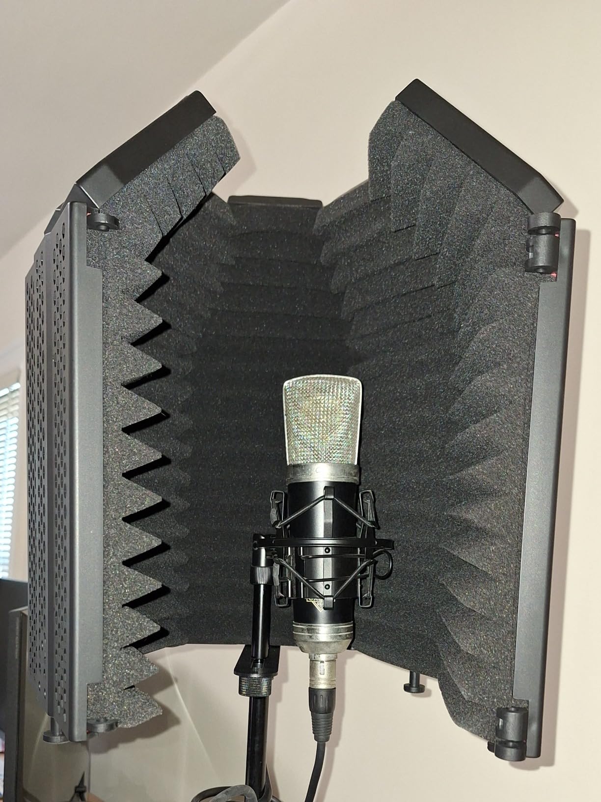 XTUGA MIS02 Recording Microphone Isolation Shield, 5 Panels Soundproof Foam | High Density Pop Filter,Top Enclosed Foldable Soundproof Cover for Condenser Mic Home Studio Equipment,Podcast Recording customer photo 1