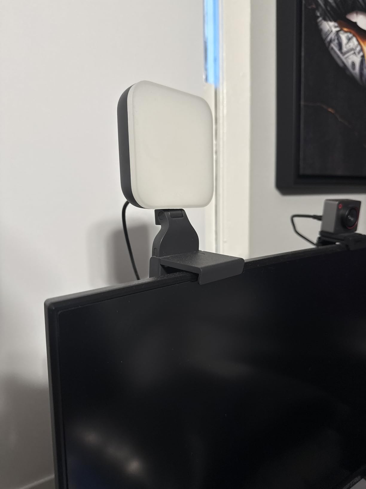 Logitech for Creators Litra Glow Premium LED Streaming Light - Graphite | Computer lighting for video conferencing, Zoom meetings, adjustable mount, desktop app control for PC/Mac customer photo 1