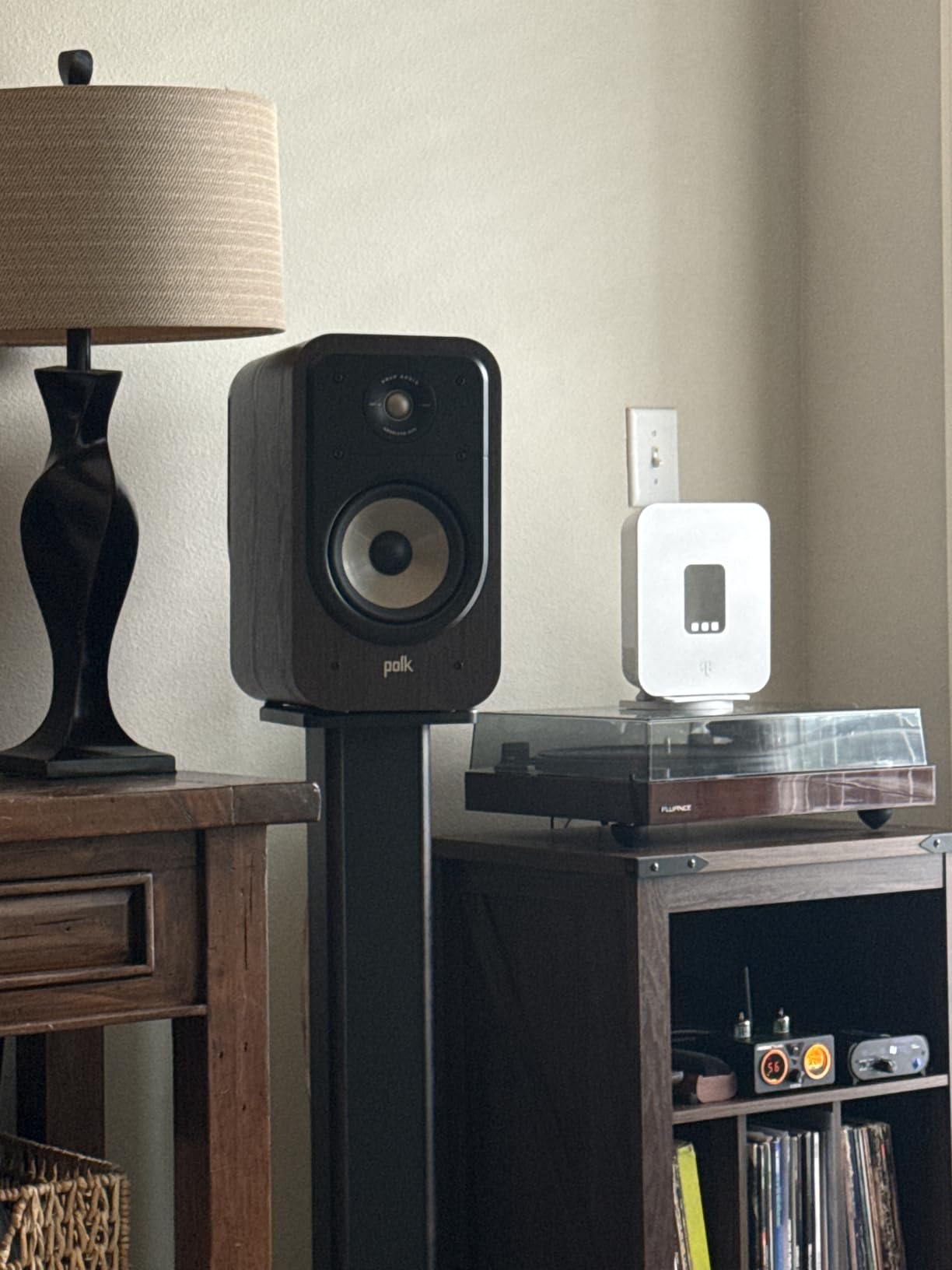 Polk Audio Signature Elite ES20 Bookshelf Speakers - Pair (Walnut) customer photo 1