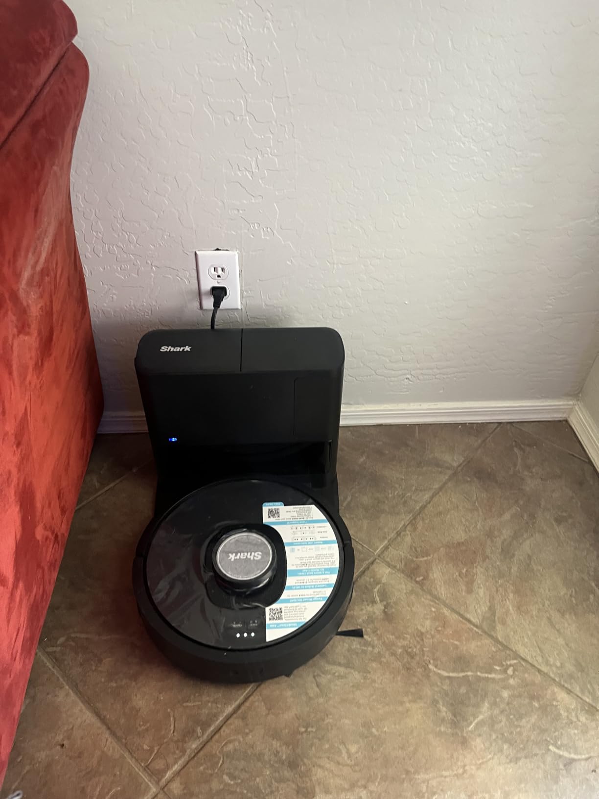 Shark AV2501S AI Ultra Robot Vacuum, with Matrix Clean, Home Mapping, 30-Day Capacity HEPA Bagless Self Empty Base, Perfect for Pet Hair, Wifi, Dark Grey customer photo 1