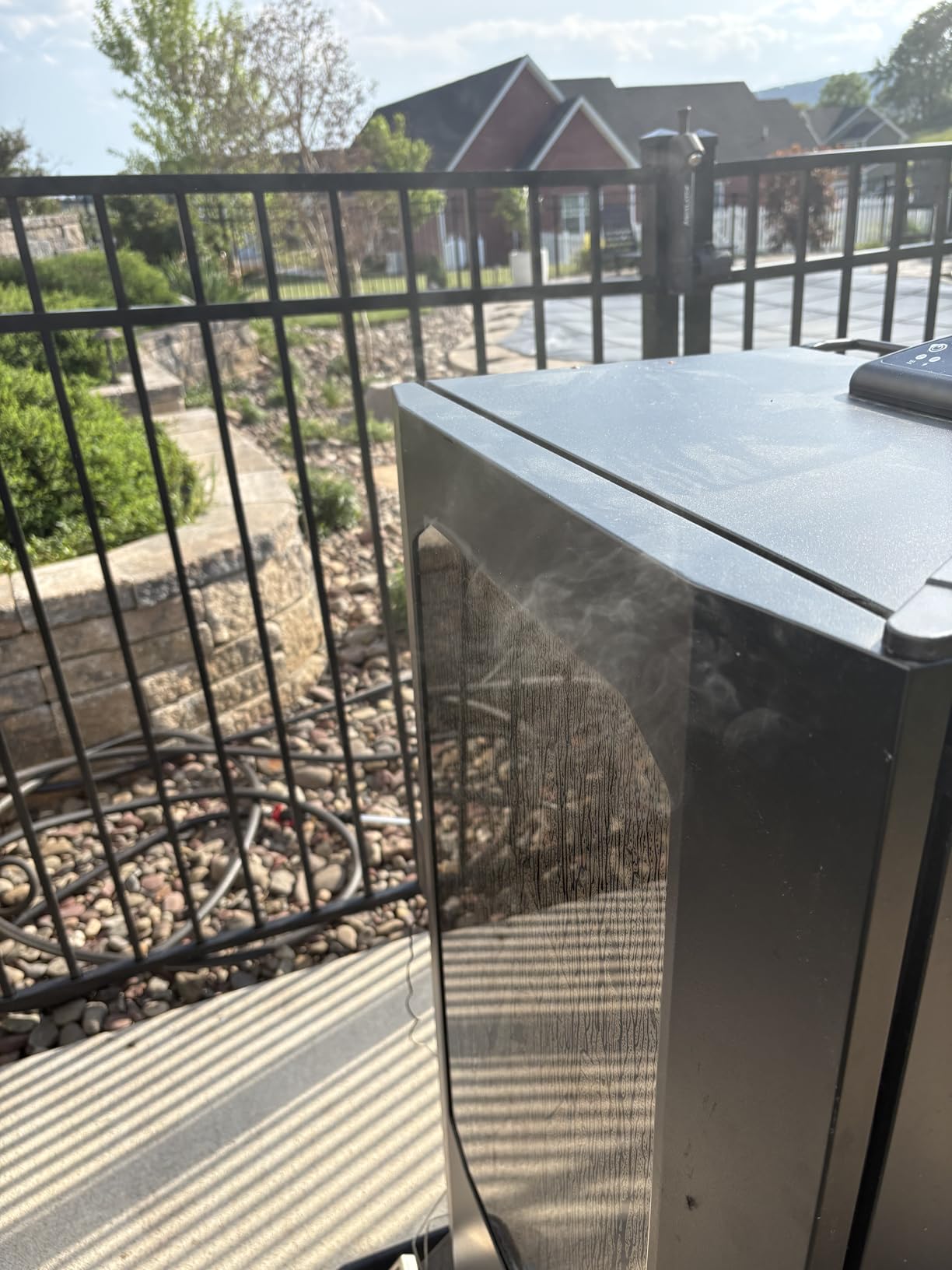 Masterbuilt 40-inch Digital Electric Vertical BBQ Smoker with Leg Kit, Side Wood Chip Loader and 970 Cooking Square Inches in Black, Model MB20070122 customer photo 2