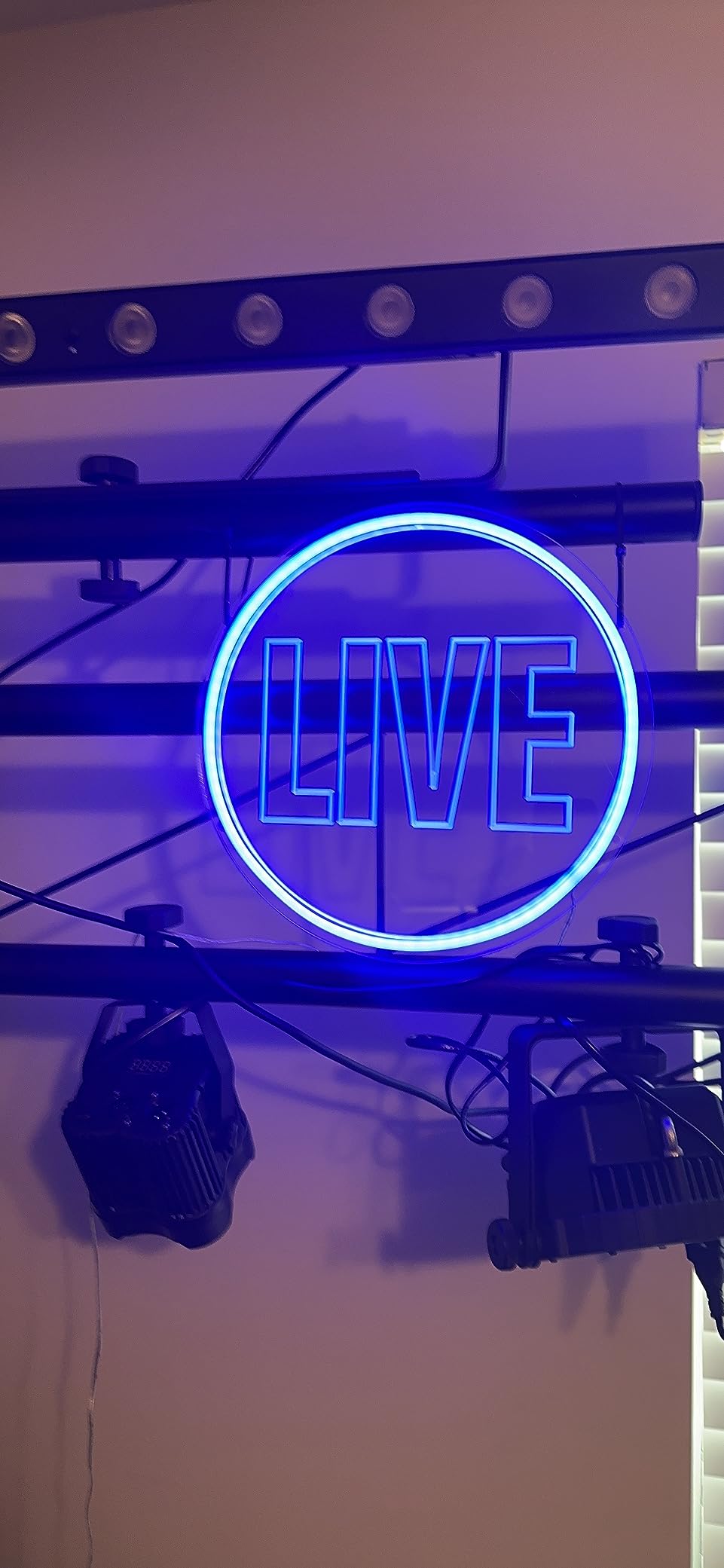 NOXTROND Live Neon Lights Sign, USB Powered Live On Air Led Neon Wall Art Sign, Dimmable Wall Décor Round Live Streaming Neon Night Light LED Sign for Streamer, Gamer, Game Room Decoration (Pink) customer photo 2