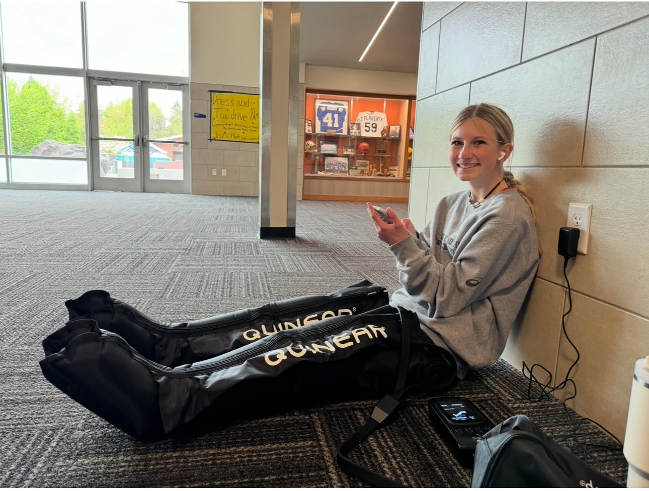 QUINEAR Leg Recovery Compression System for Athlete Post Workout, Professional Sequential Device for Massage Therapy, Foot and Leg Recovery Boots, Improve Circulation Reduce Muscle Soreness (Medium) customer photo 2