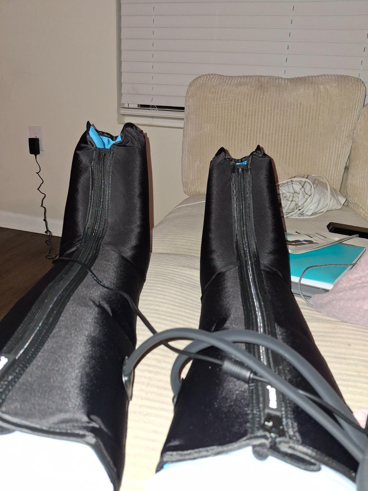 FIT KING Air Compression Leg Massager with Heat and Compression for Circulation and Pain Relief, Full Leg & Foot Massager for Swelling Edema RLS with Pressure Sensor LCD Display for Dad Mom Wife customer photo 1