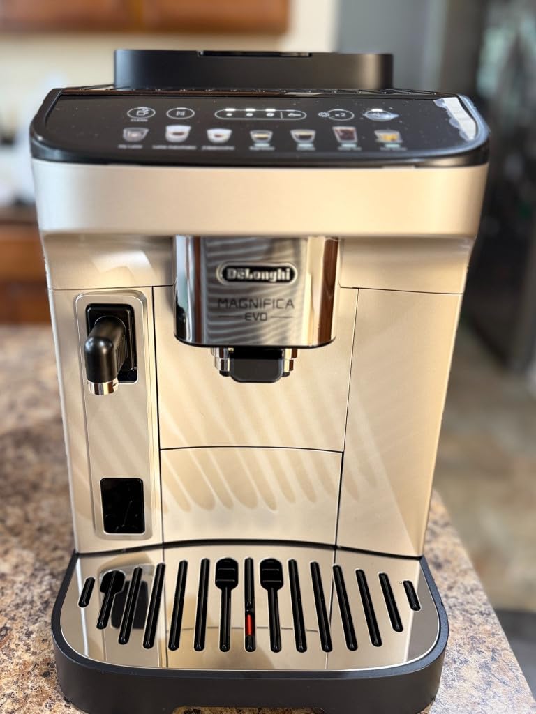 De'Longhi Magnifica Evo Automatic Espresso Machine, Milk Frother, Silver customer photo 1