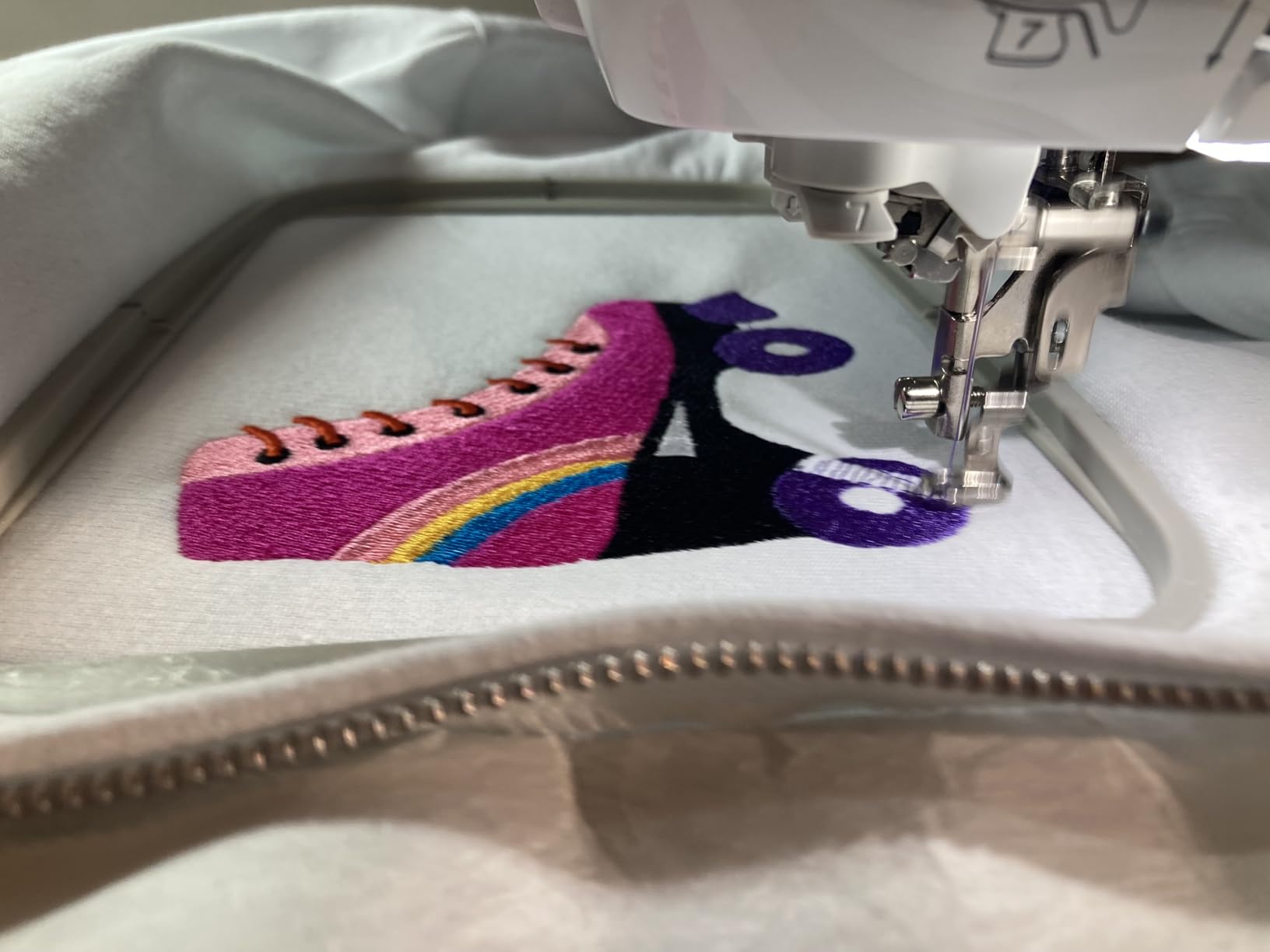 Brother SE2000 Sewing and Embroidery Machine Computerized customer photo 2