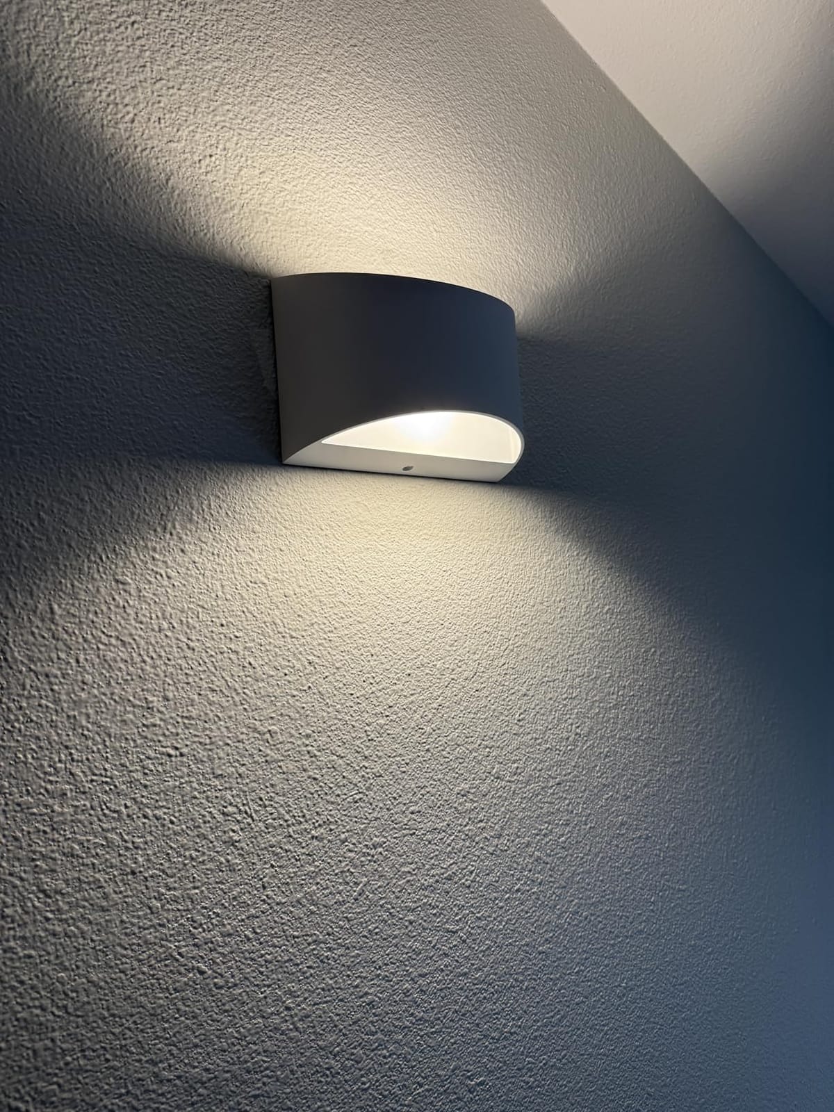 Aipsun Black Modern LED Wall Sconce Indoor Wall Lights 1 Pack Hardwired Up and Down Wall Mount Light for Living Room Bedroom Hallway Corridor Conservatory Warm White 3000K(with G9 Bulbs) customer photo 1