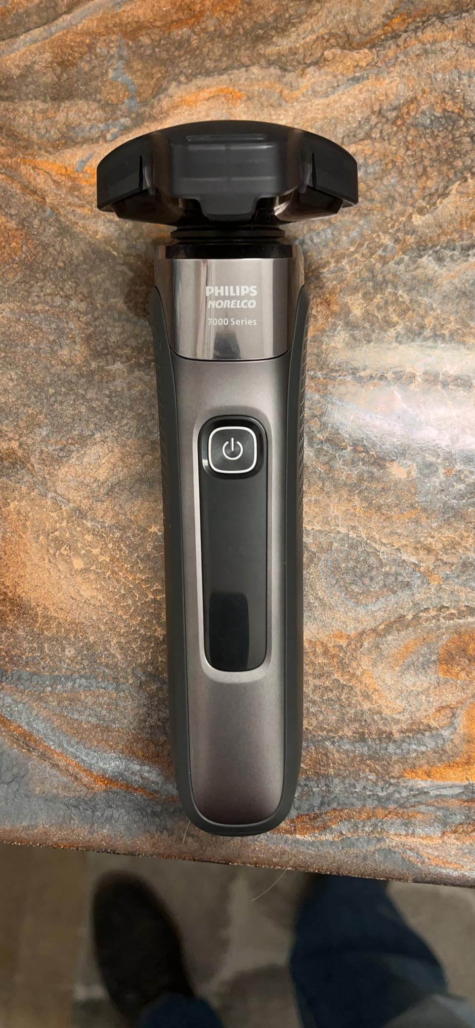Philips Norelco Shaver 7200, Rechargeable Wet & Dry Electric Shaver with SenseIQ Technology and Pop-up Trimmer, S7887/82 customer photo 2