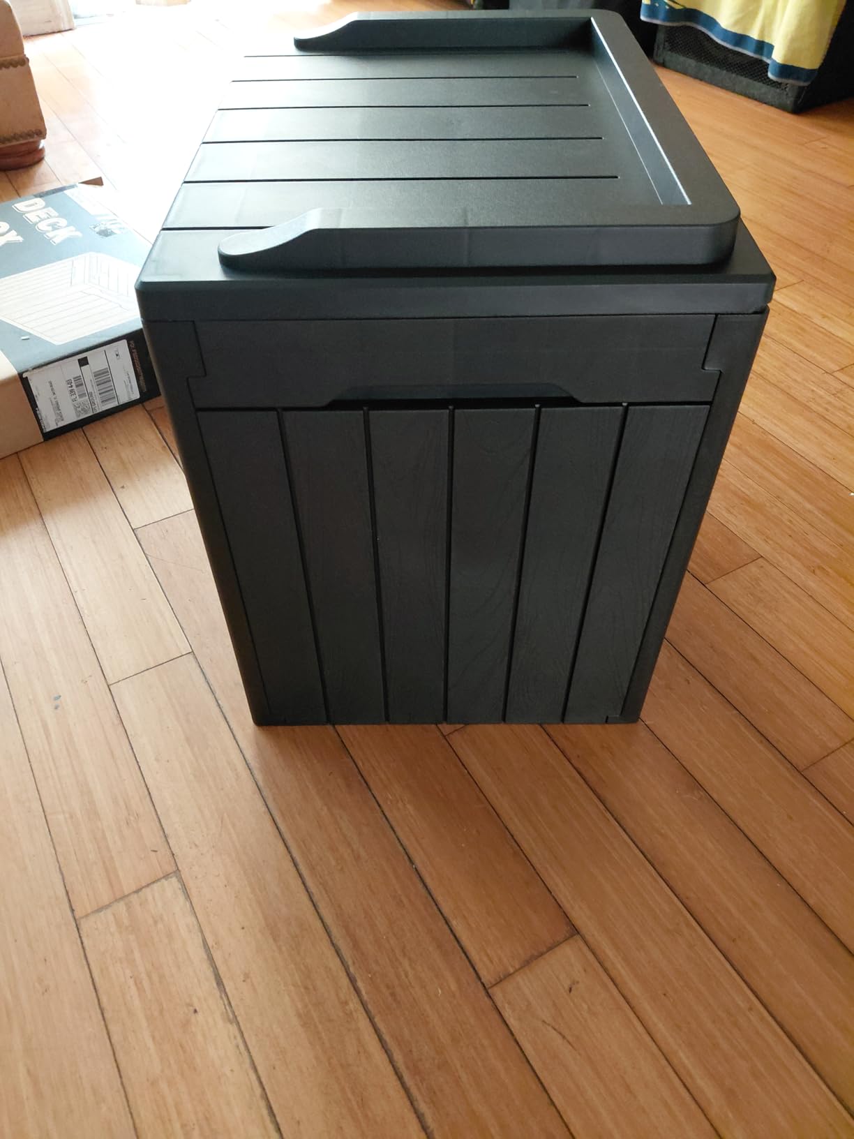 Greesum Outdoor Storage Box 31 Gallon Storage Box with Lid for Patio Furniture, Garden Tools, Pool Supplies, Waterproof and UV Resistant, Lockable, Dark Black customer photo 1