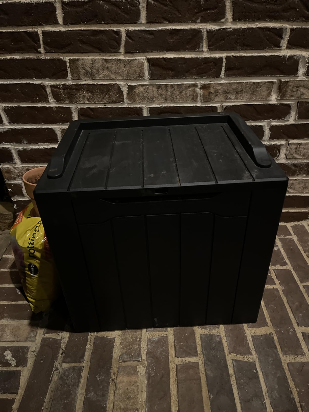 Greesum Outdoor Storage Box 31 Gallon Storage Box with Lid for Patio Furniture, Garden Tools, Pool Supplies, Waterproof and UV Resistant, Lockable, Dark Black customer photo 2
