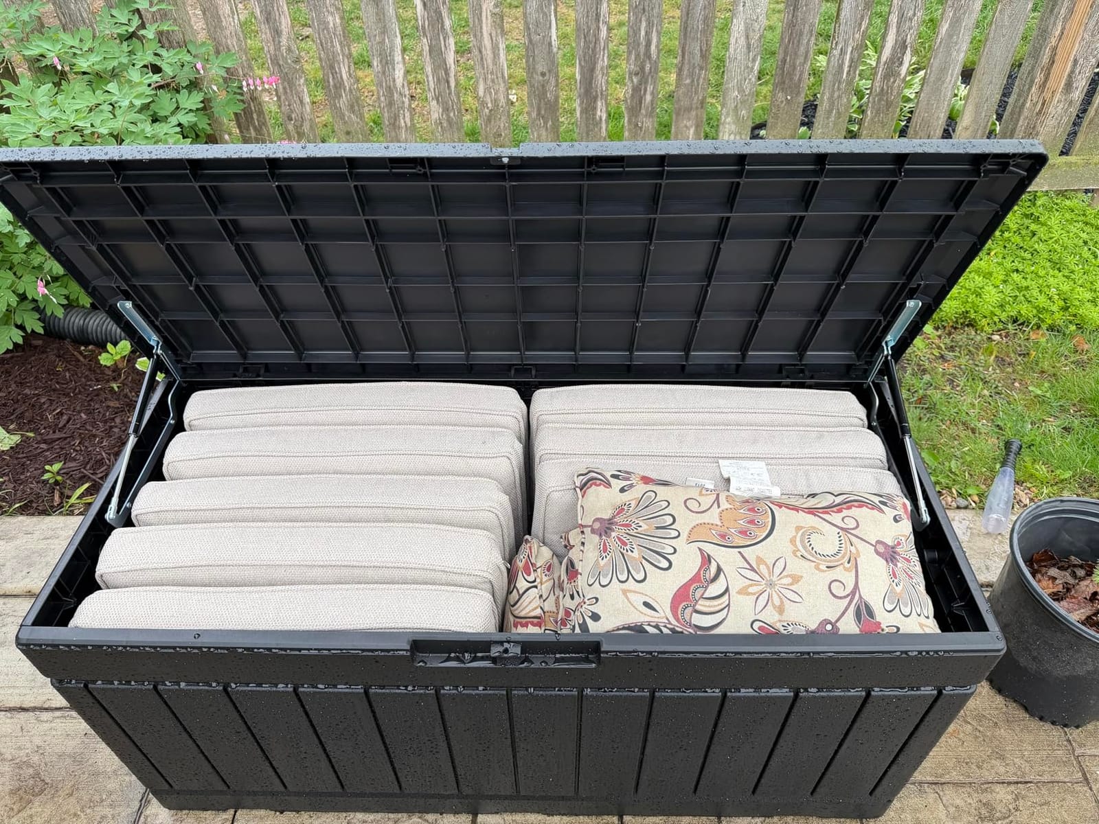 Devoko 30 Gallon Resin Deck Box Waterproof Outdoor Storage Box for Patio Furniture Pool Accessories Indoor Storage for Cushion Garden Tools (30 Gallon, Black) customer photo 1