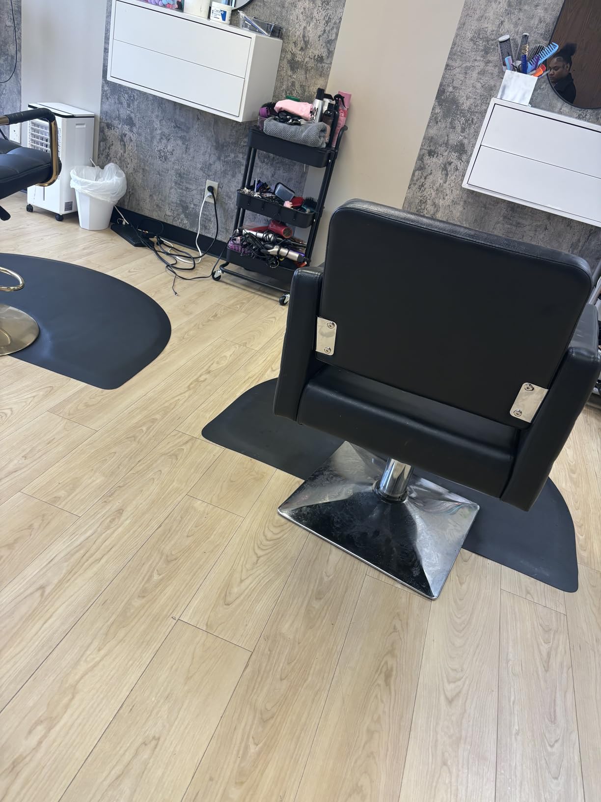 OmySalon Hair Salon Chair Hydraulic Barber Chair for Home Barbershop Black, Braiding Chair for Hair Stylist Heavy Duty, Styling Hairdressing Beauty Spa Equipment customer photo 1