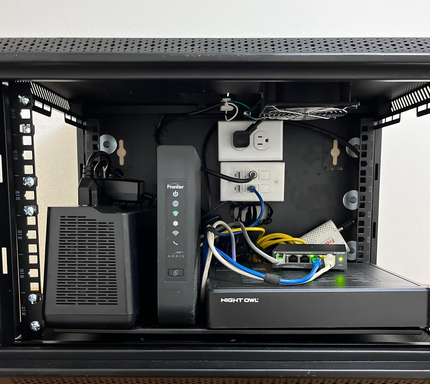 Tecmojo 6U Wall Mount Server Cabinet IT Network Rack Enclosure Lockable Door and Side Panels Black, Cooling Fan, Standard Glass Door, 450mm Depth, for 19