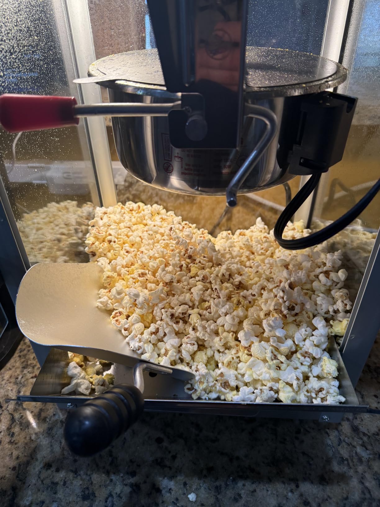 VEVOR Commercial Popcorn Machine, 8 Oz Kettle, 850 W Countertop Popcorn Maker for 48 Cups per Batch, Theater Style Popper with 3-Switch Control Steel Frame Tempered Glass Doors 2 Scoops 2 Spoons, Red customer photo 2