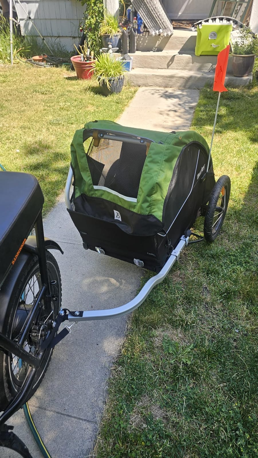 Burley Tail Wagon | Lightweight Dog Bike Trailer with Mesh Windows, Removable Floor & Low-Clearance Entry customer photo 1