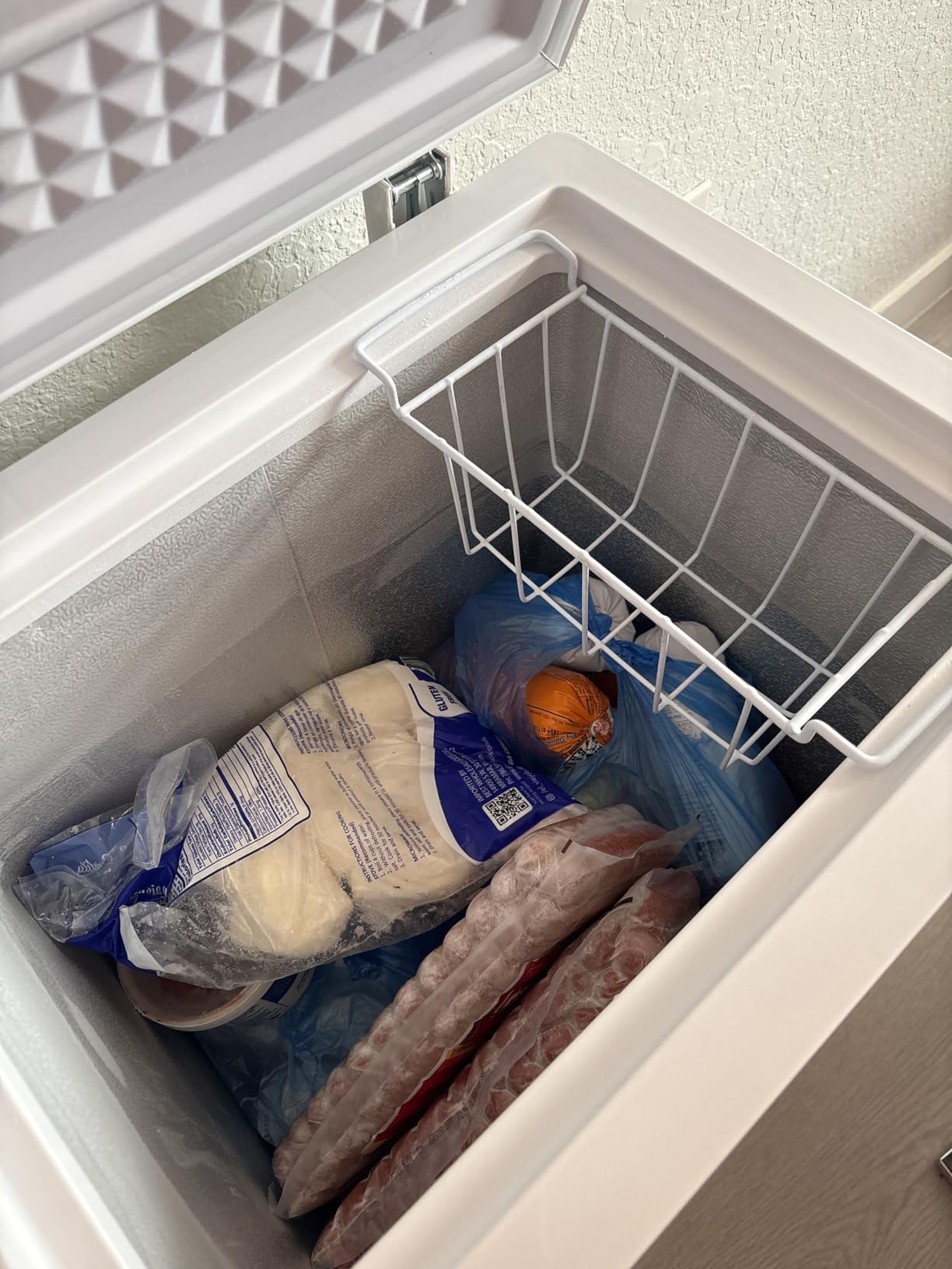 Chest Freezer 5.0 Cubic Feet Deep Freezer Freestanding Freezers with 2 Removable Stainless Steel Basket, Mini Freezer Top Open Door Compact Freezer with Electronic Control 41℉ to -15℉ BLACK customer photo 1