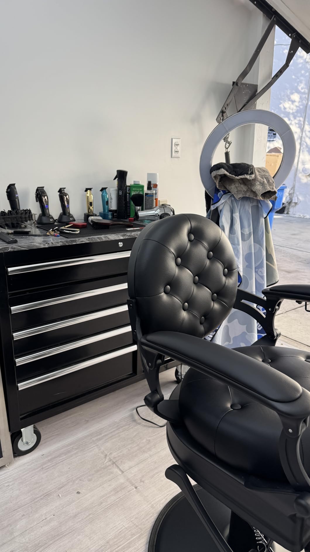 Barber Chair Hair Salon Chair,Heavy Duty 700 LBS, for Hair Stylist Barber Beauty Tattoo Massage(Black Round) customer photo 1
