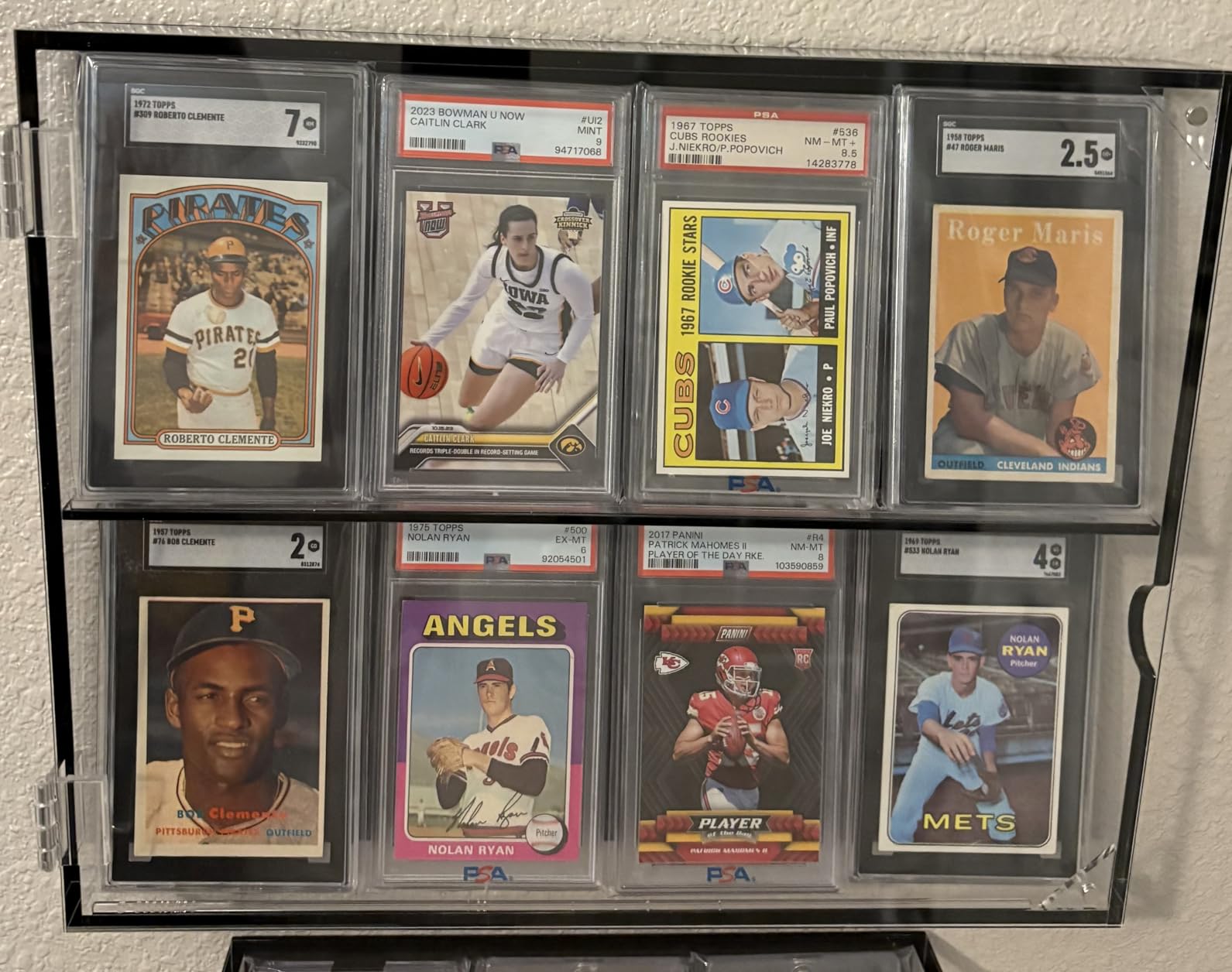 NIUBEE Graded Card Display Case for Sport Baseball PSA Slab, Clear Acrylic | Horizontal; UV Protection; Wall Mount; Magnetic Door; 180 Clear View; Sport Cards Display Case for Football Basketball Hockey customer photo 1