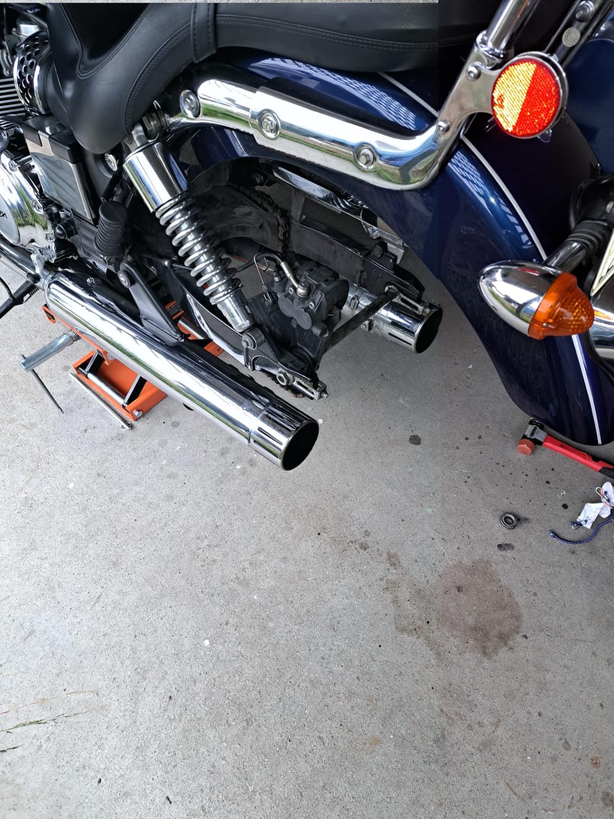 VEVOR Motorcycle Lift, 1100 LBS Motorcycle Scissor Lift Jack with Wide Deck & Safety Pin, Steel Scissor Jack for Street Bikes, Cruiser Bikes, Touring Motorcycles customer photo 2