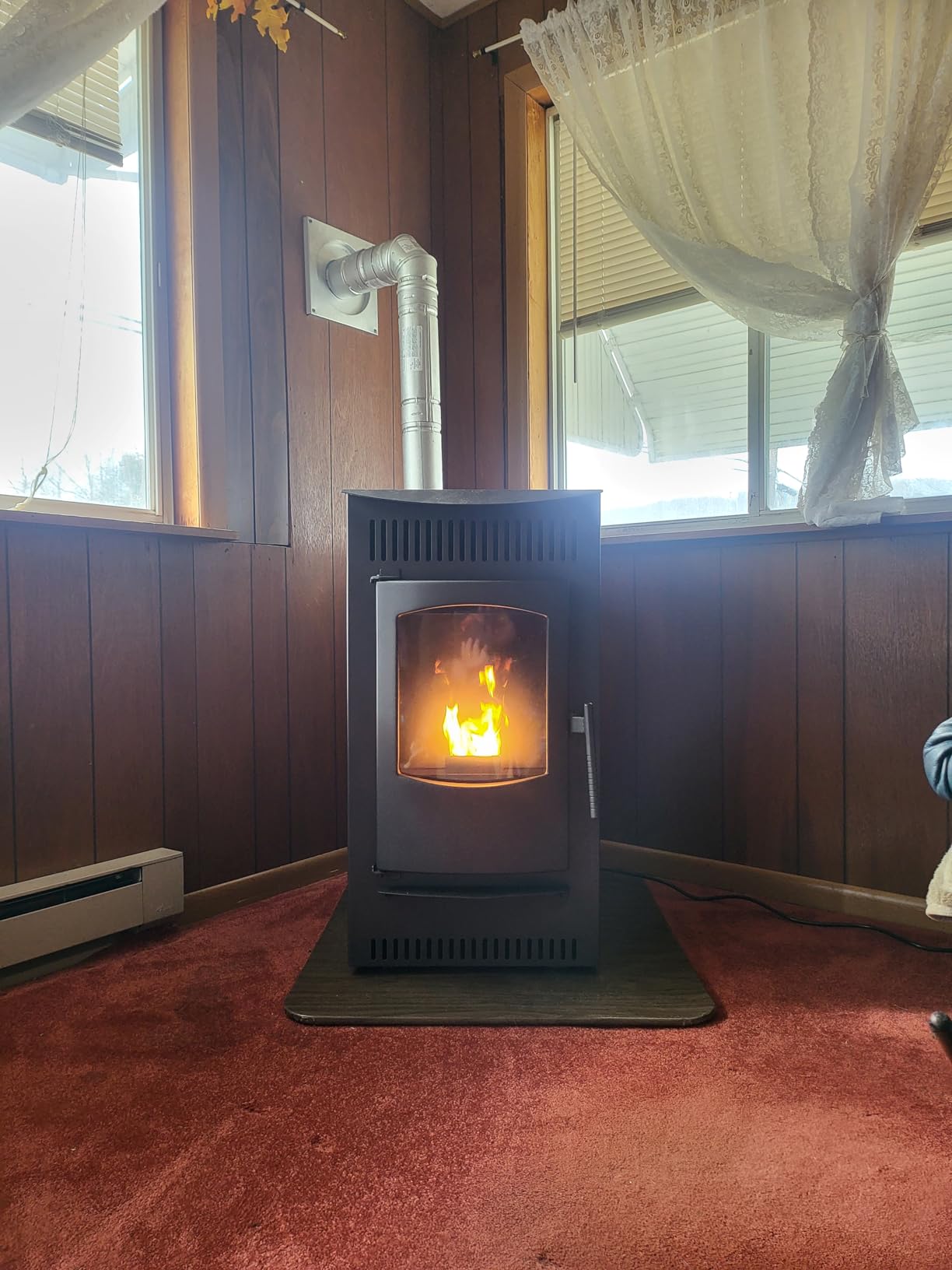 Castle 41278 Serenity Pellet Stove, 1,500 square ft. Heating Capability, Smart Controller Features Manual, Weekly, Thermostat and Eco Operating Modes, 40lb Hopper Capacity, Easy Clean Design, Black customer photo 2